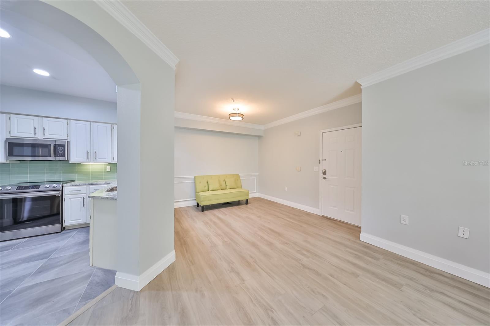 1215 BAY CLUB CIR #1215