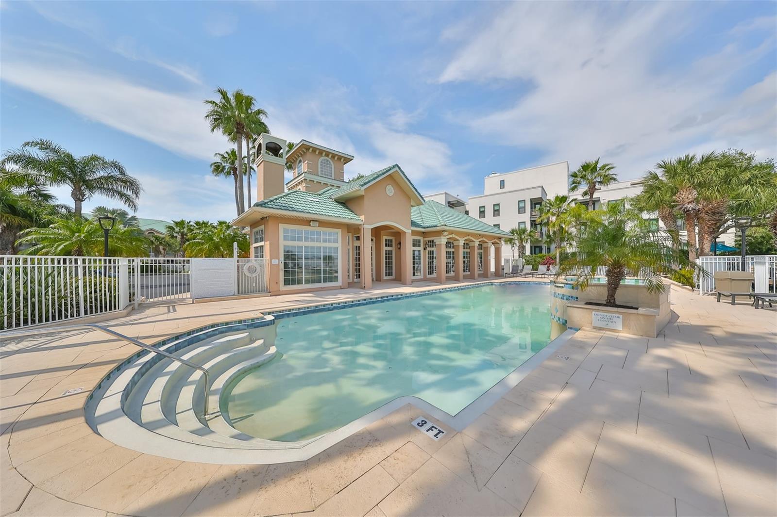 1215 BAY CLUB CIR #1215