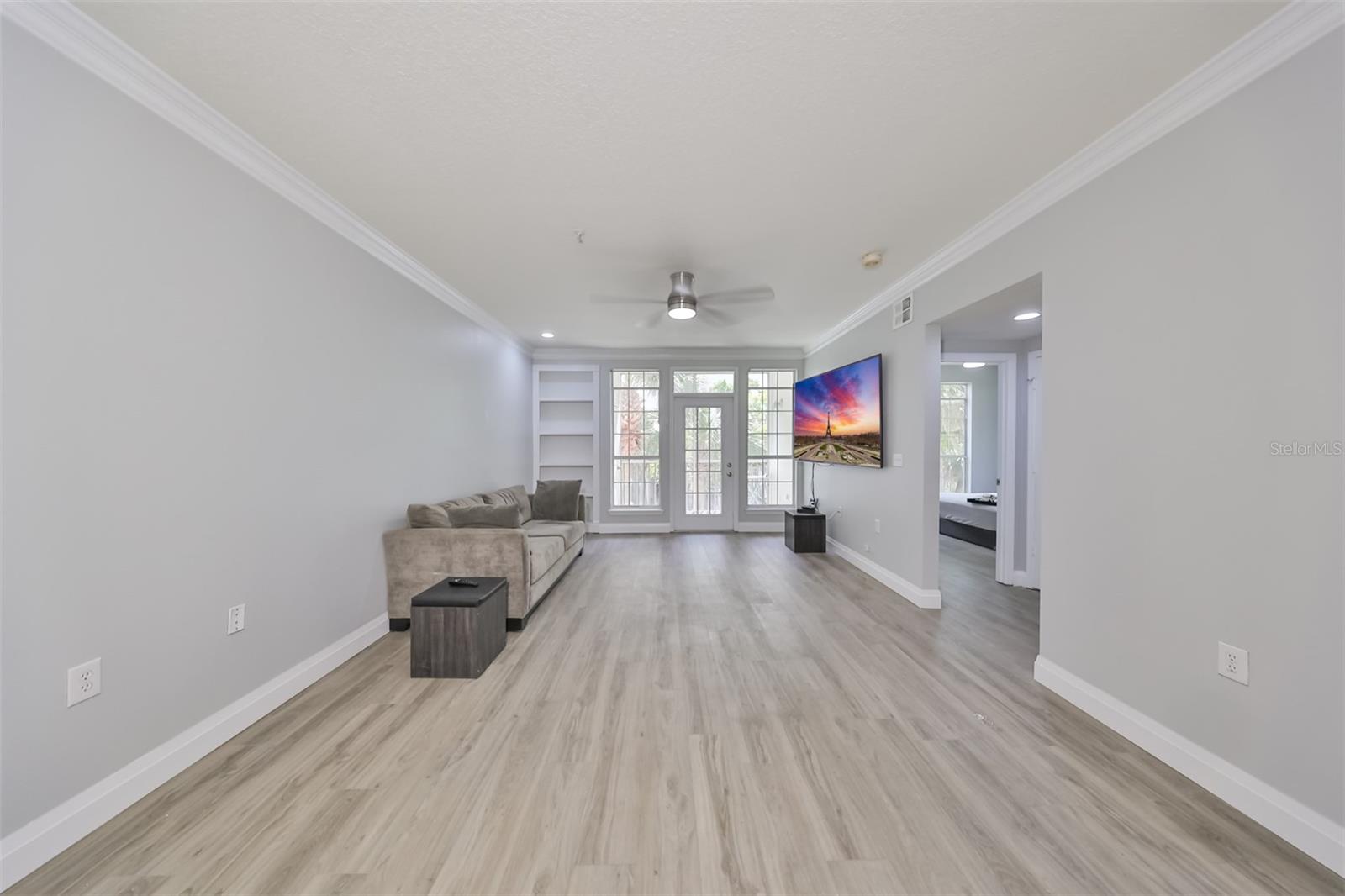 1215 BAY CLUB CIR #1215