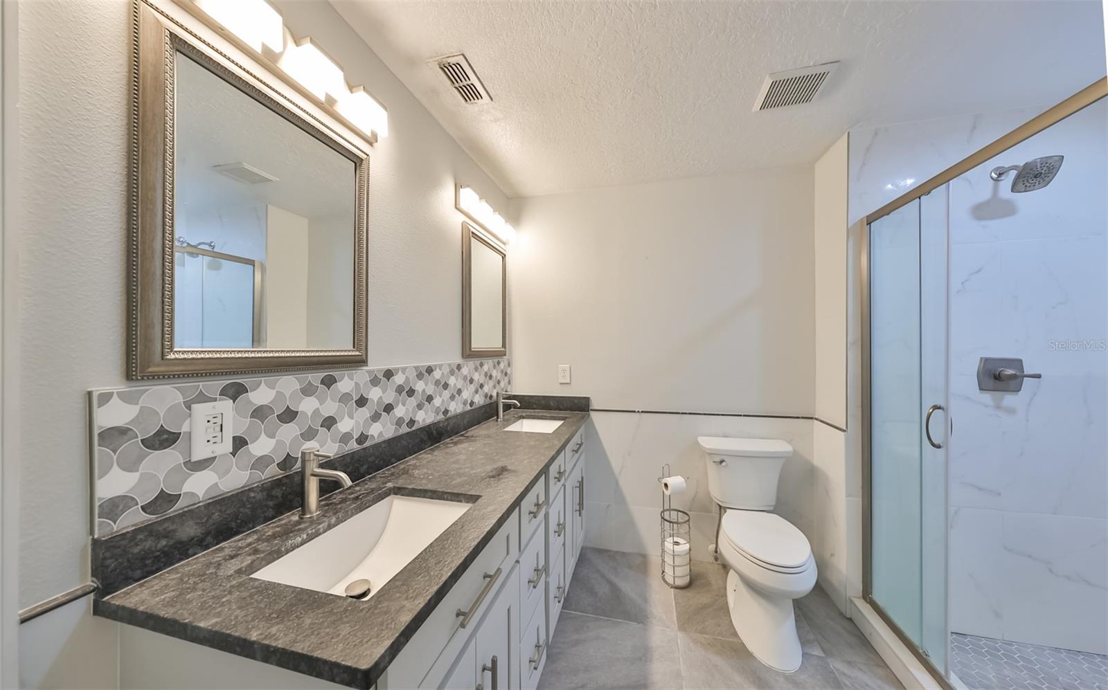 1215 BAY CLUB CIR #1215