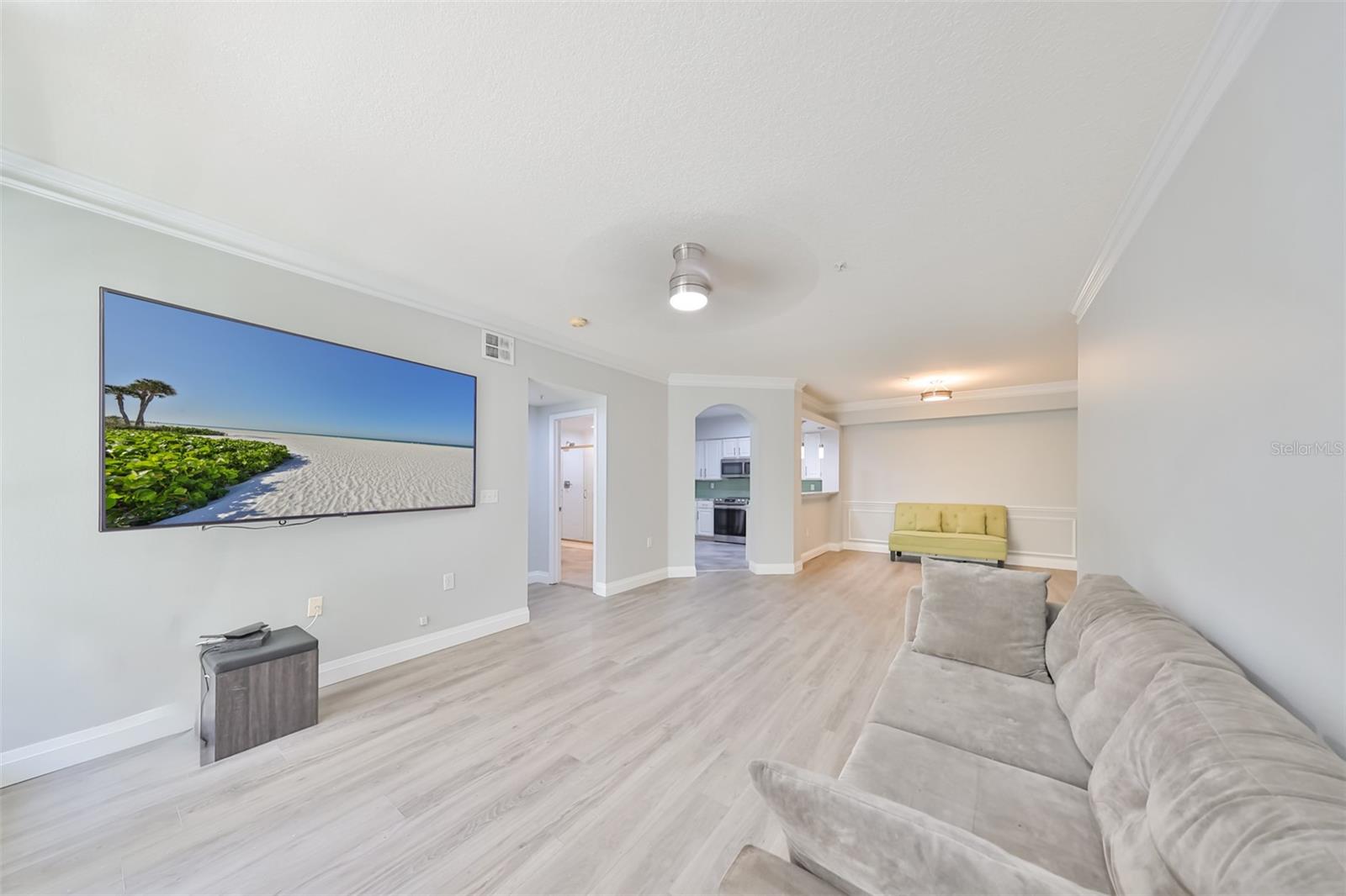 1215 BAY CLUB CIR #1215