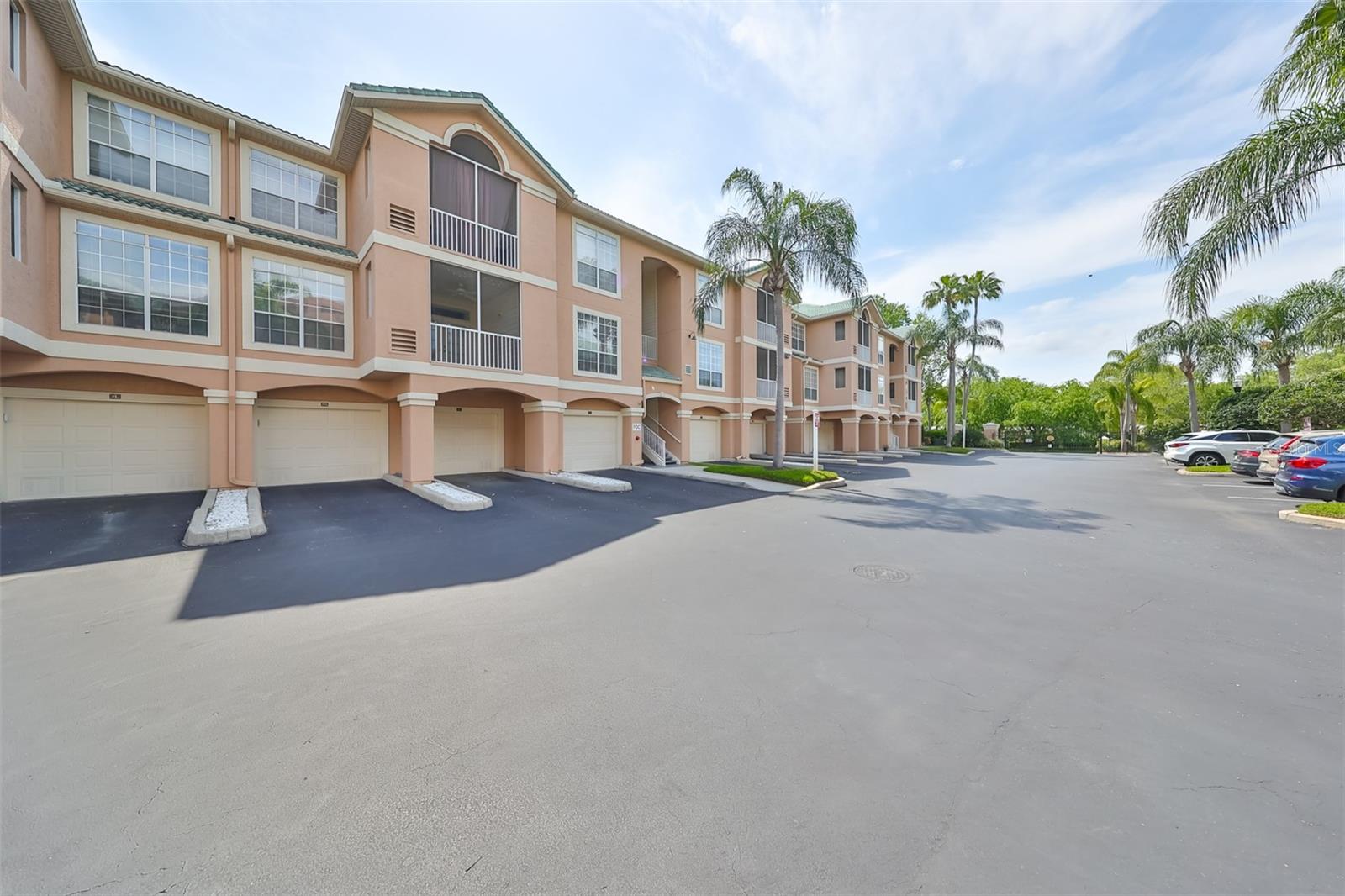 1215 BAY CLUB CIR #1215