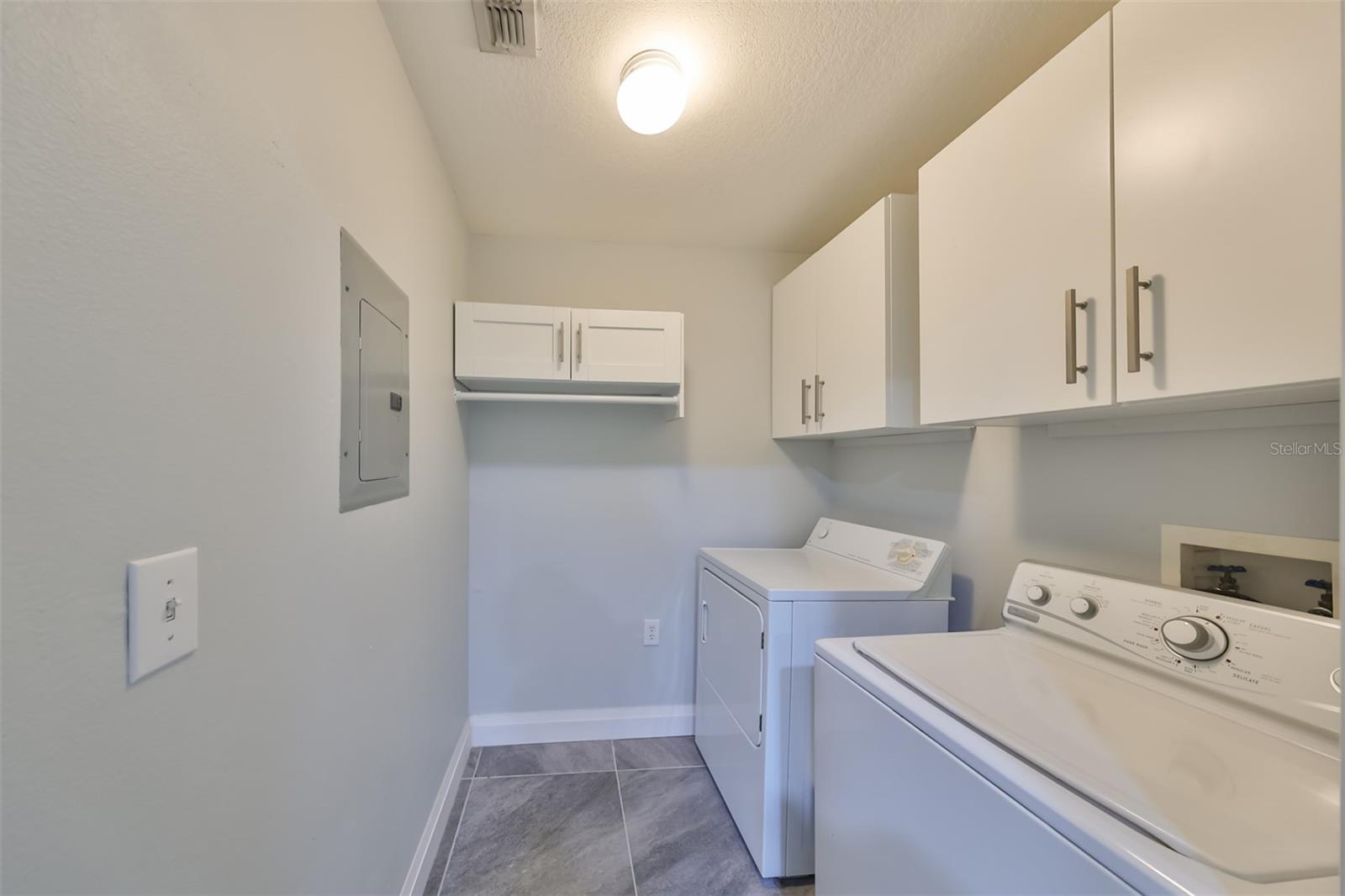 1215 BAY CLUB CIR #1215