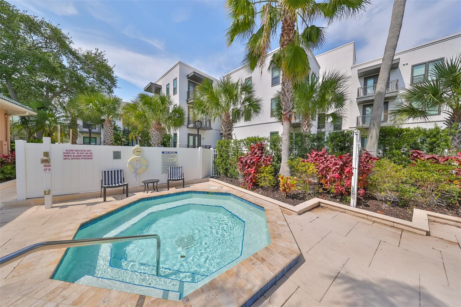 1215 BAY CLUB CIR #1215