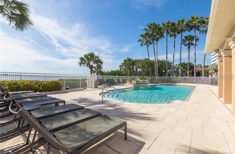 1215 BAY CLUB CIR #1215