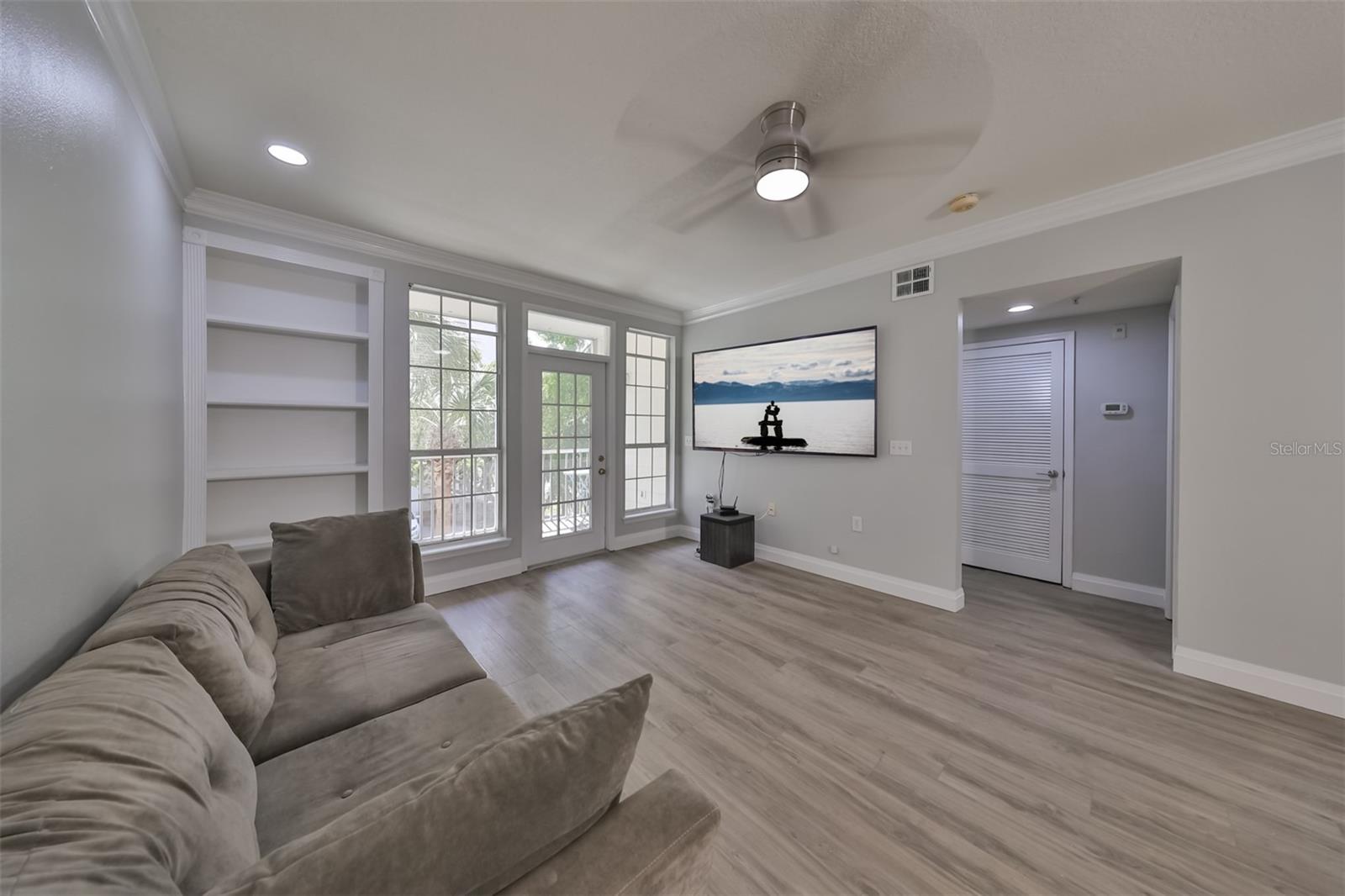 1215 BAY CLUB CIR #1215