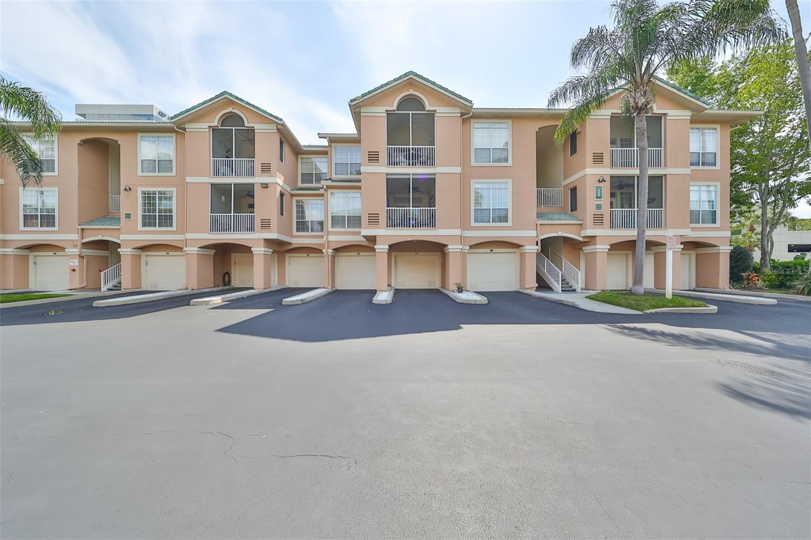 1215 BAY CLUB CIR #1215