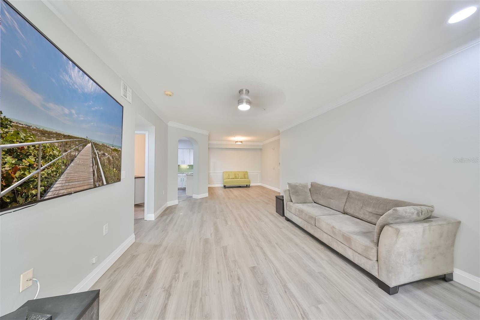 1215 BAY CLUB CIR #1215