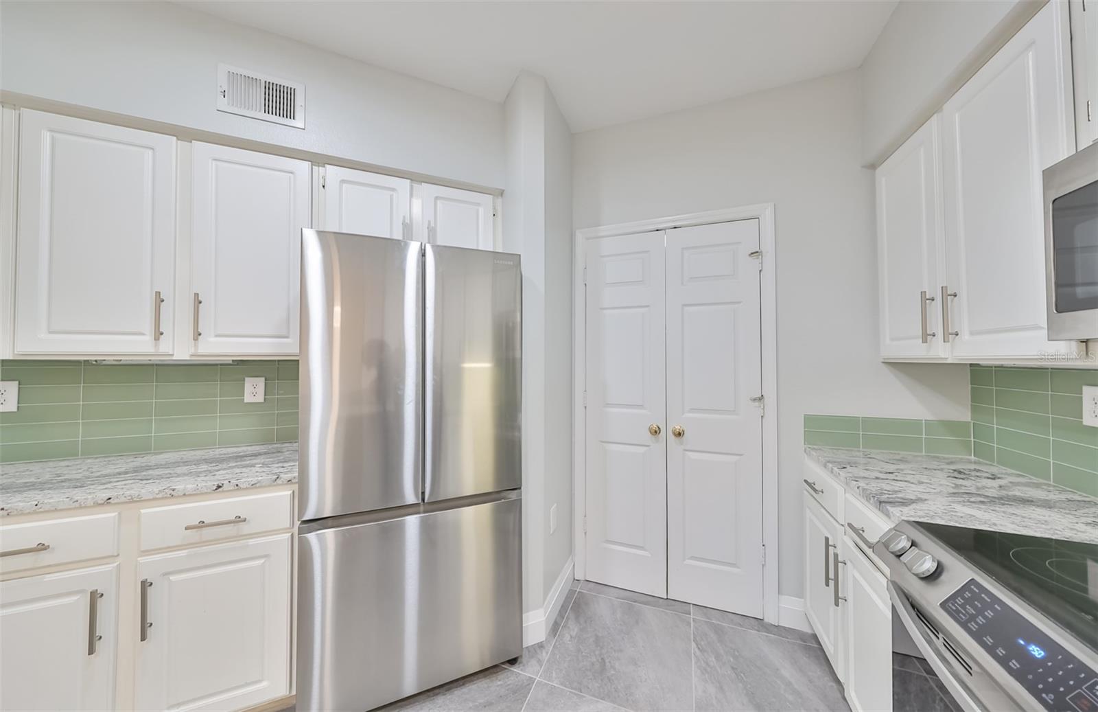 1215 BAY CLUB CIR #1215