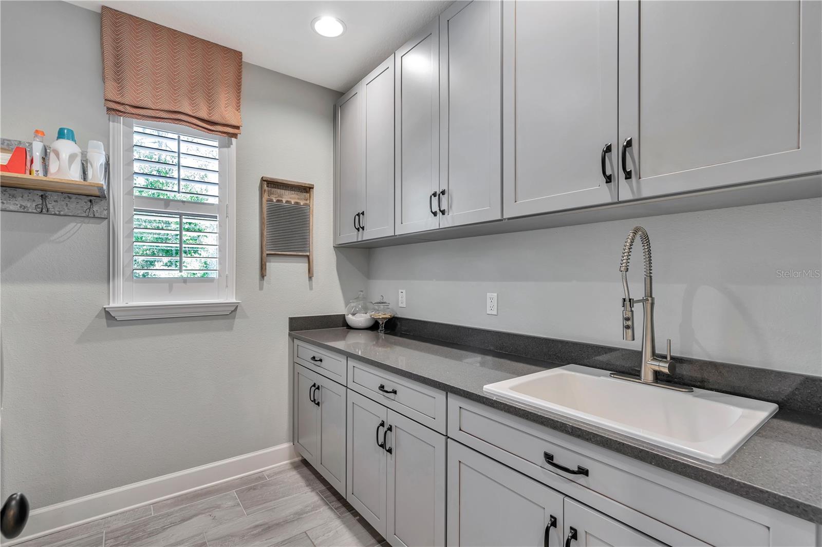 7877 MARSH POINTE DR