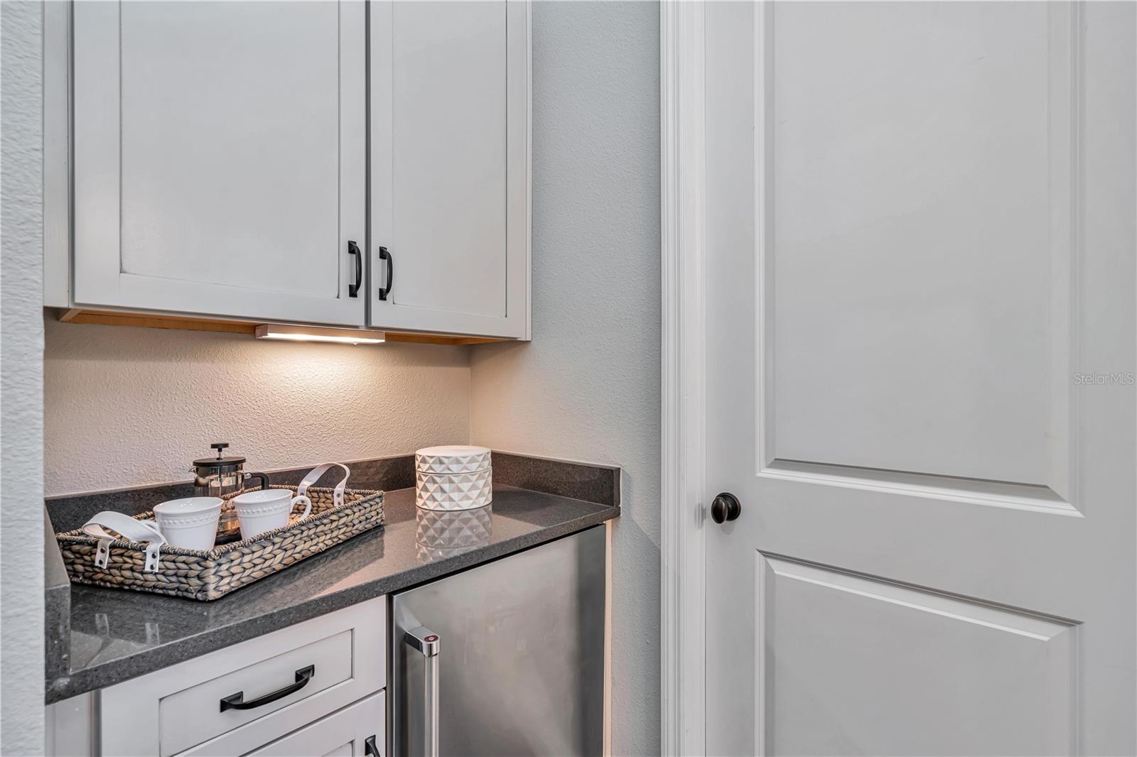 7877 MARSH POINTE DR