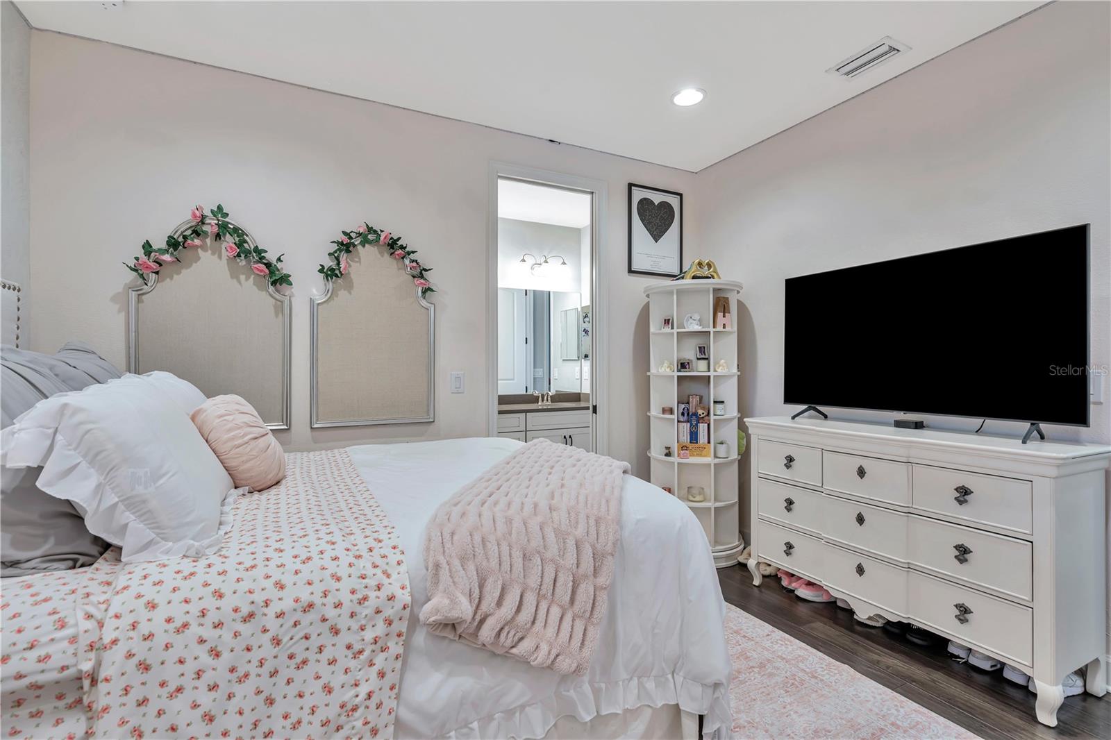 7877 MARSH POINTE DR