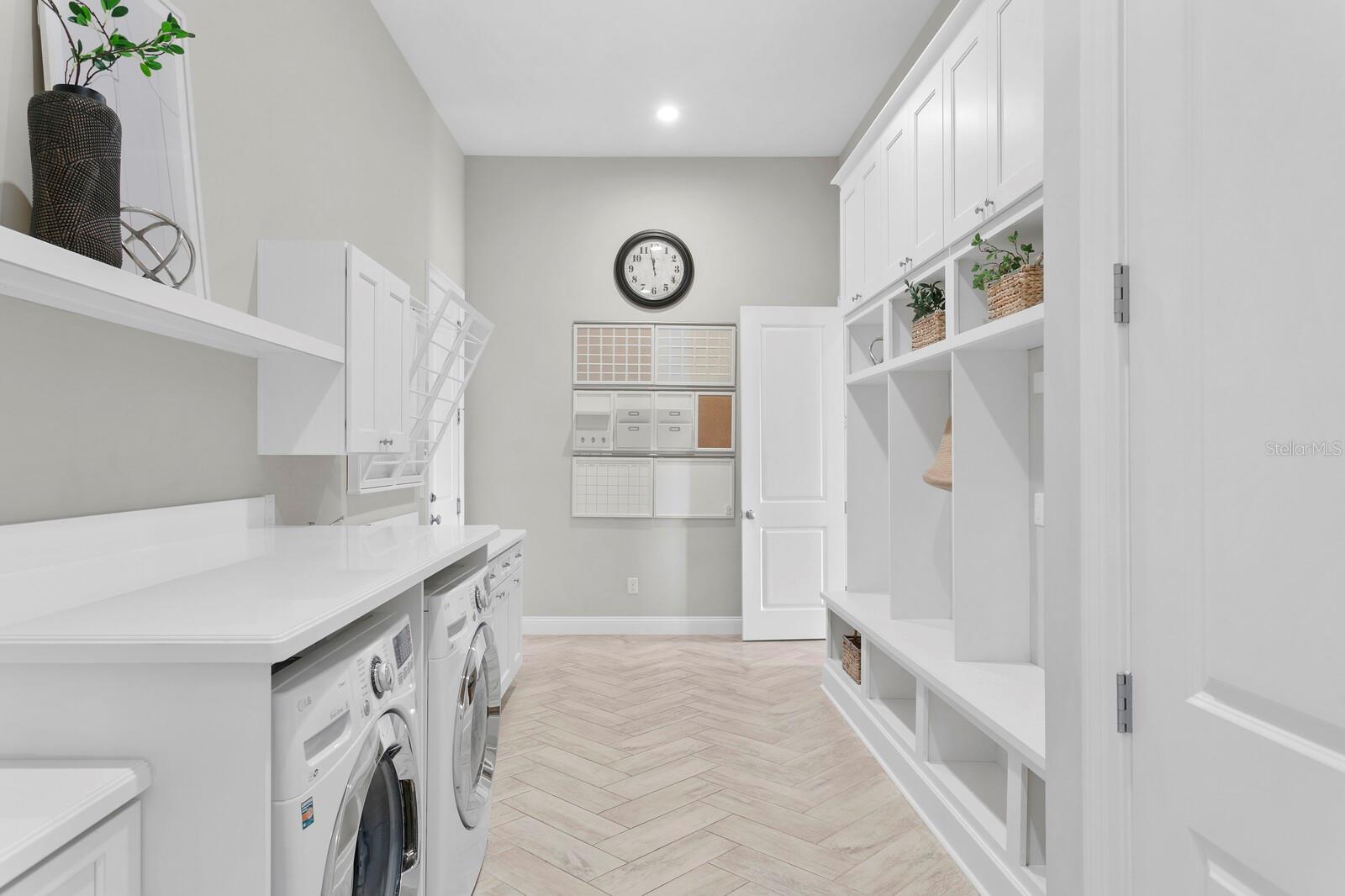 4905 W SPRING LAKE DR