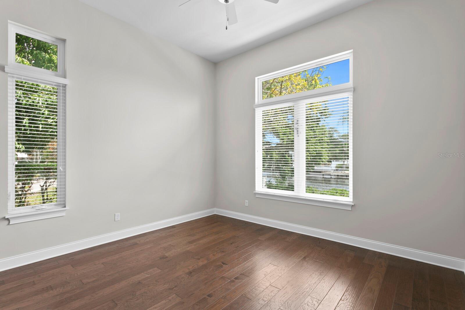 4905 W SPRING LAKE DR