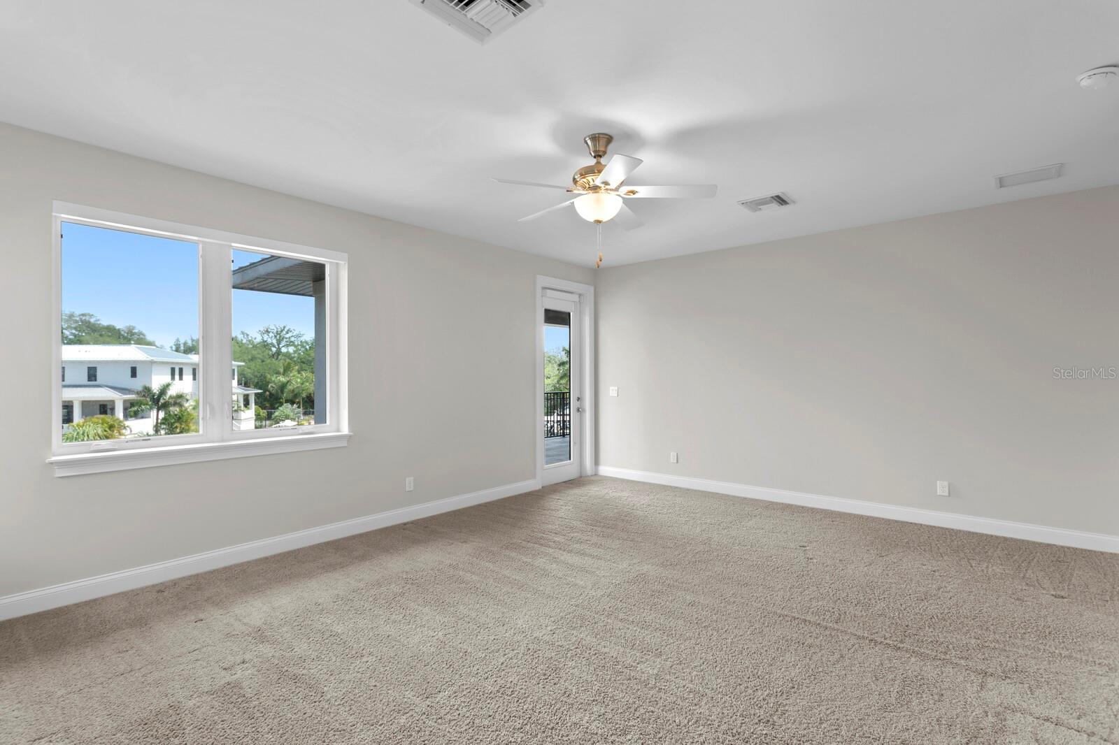 4905 W SPRING LAKE DR