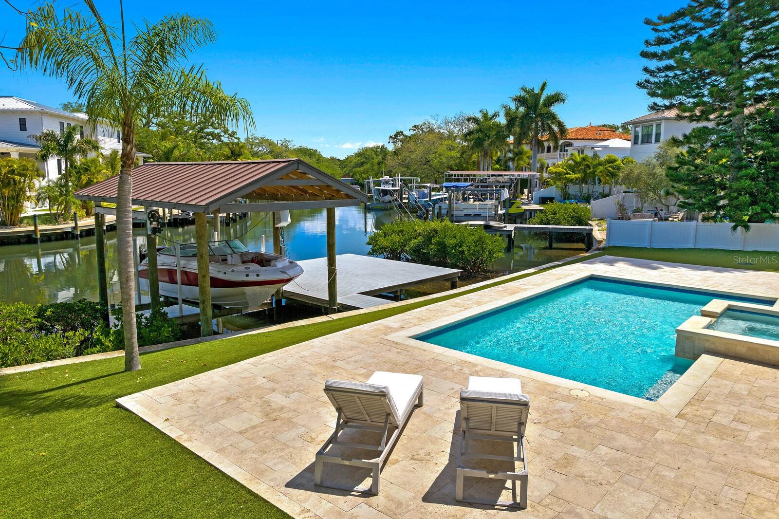 4905 W SPRING LAKE DR