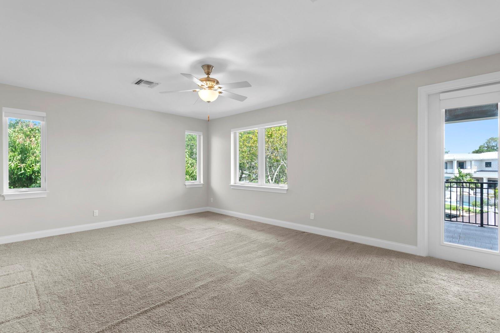 4905 W SPRING LAKE DR