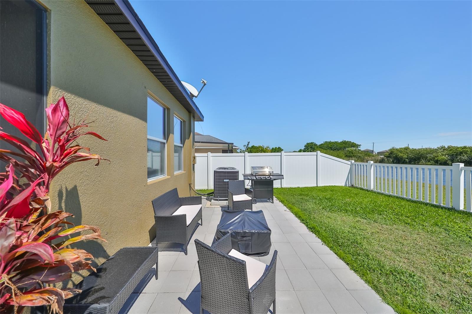 1216 HARBOUR BLUE ST