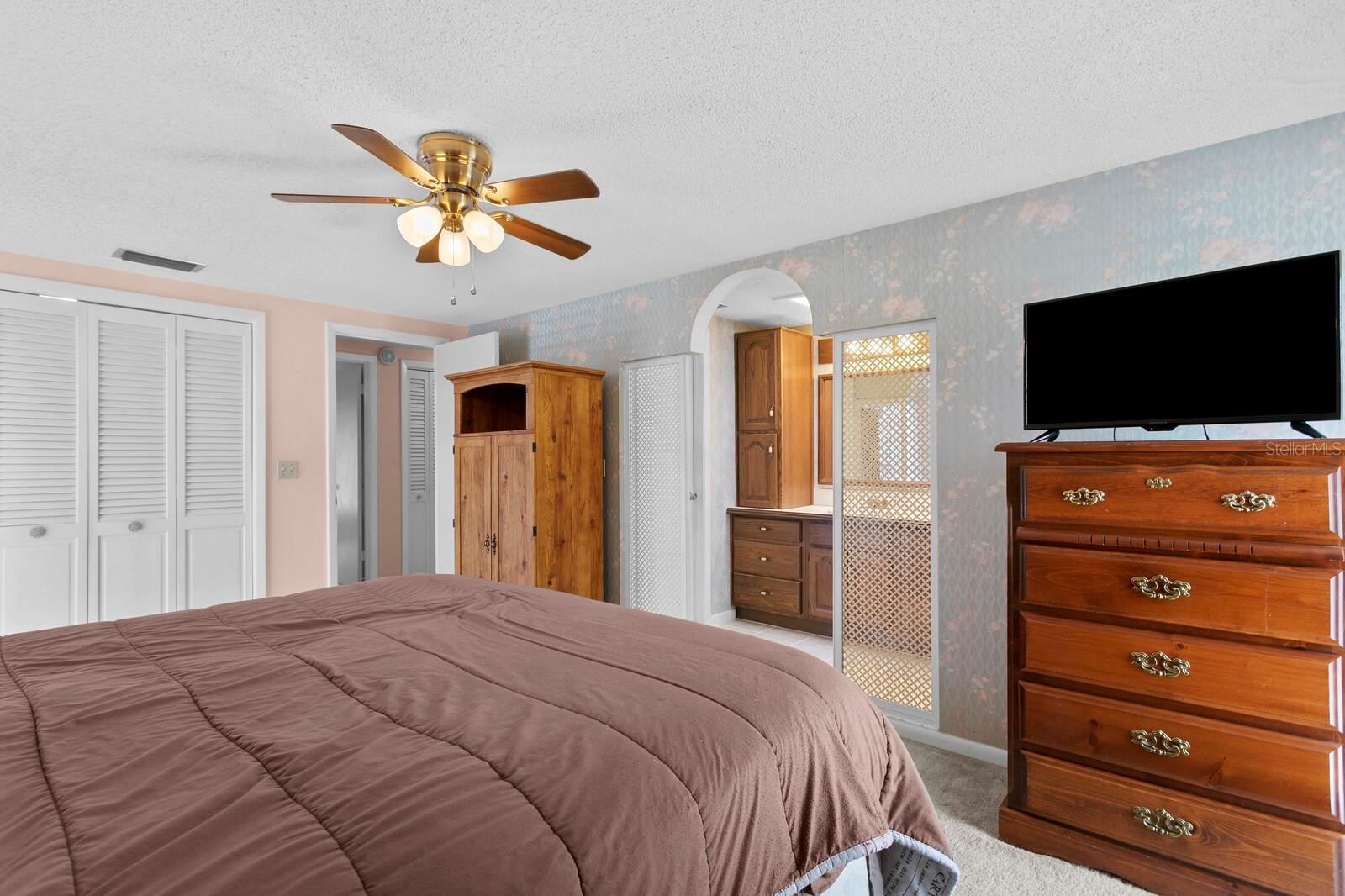 7501 TWELVE OAKS BLVD