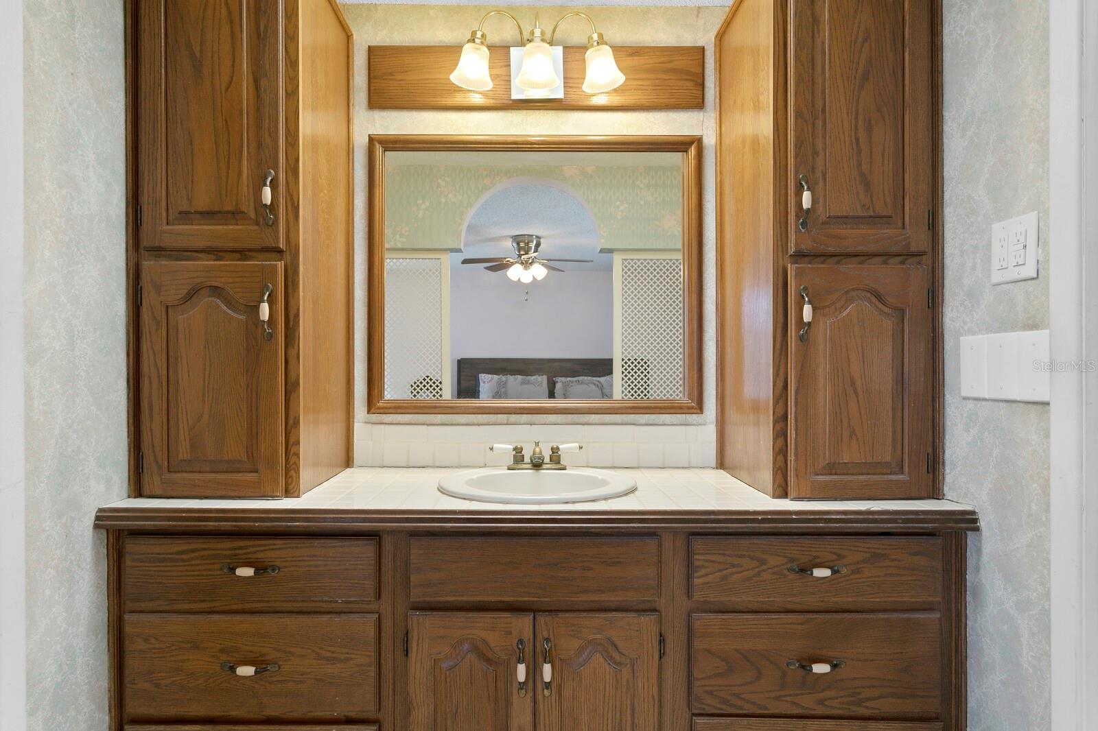 7501 TWELVE OAKS BLVD