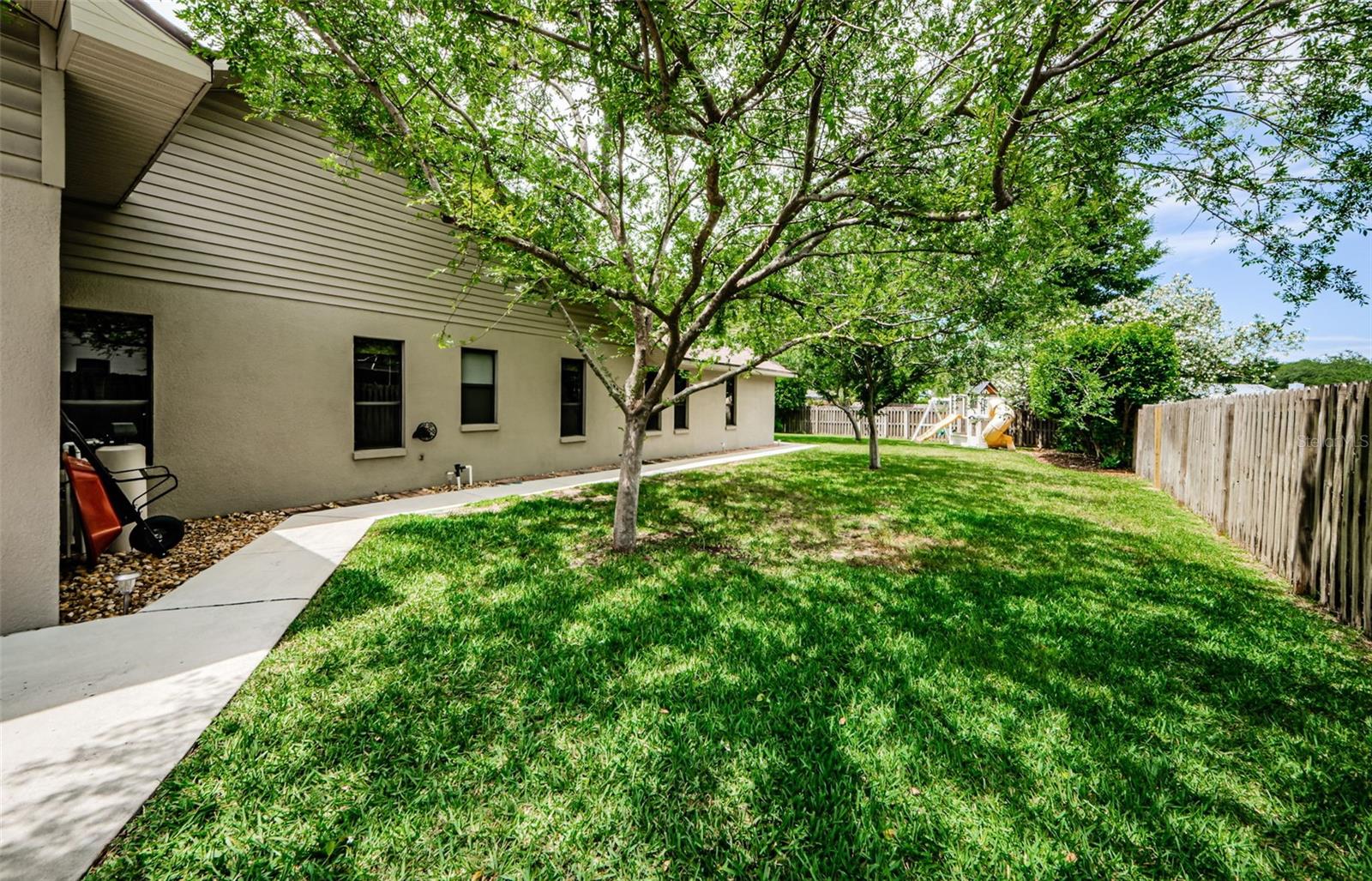 3910 BUCKINGHAM LOOP DR