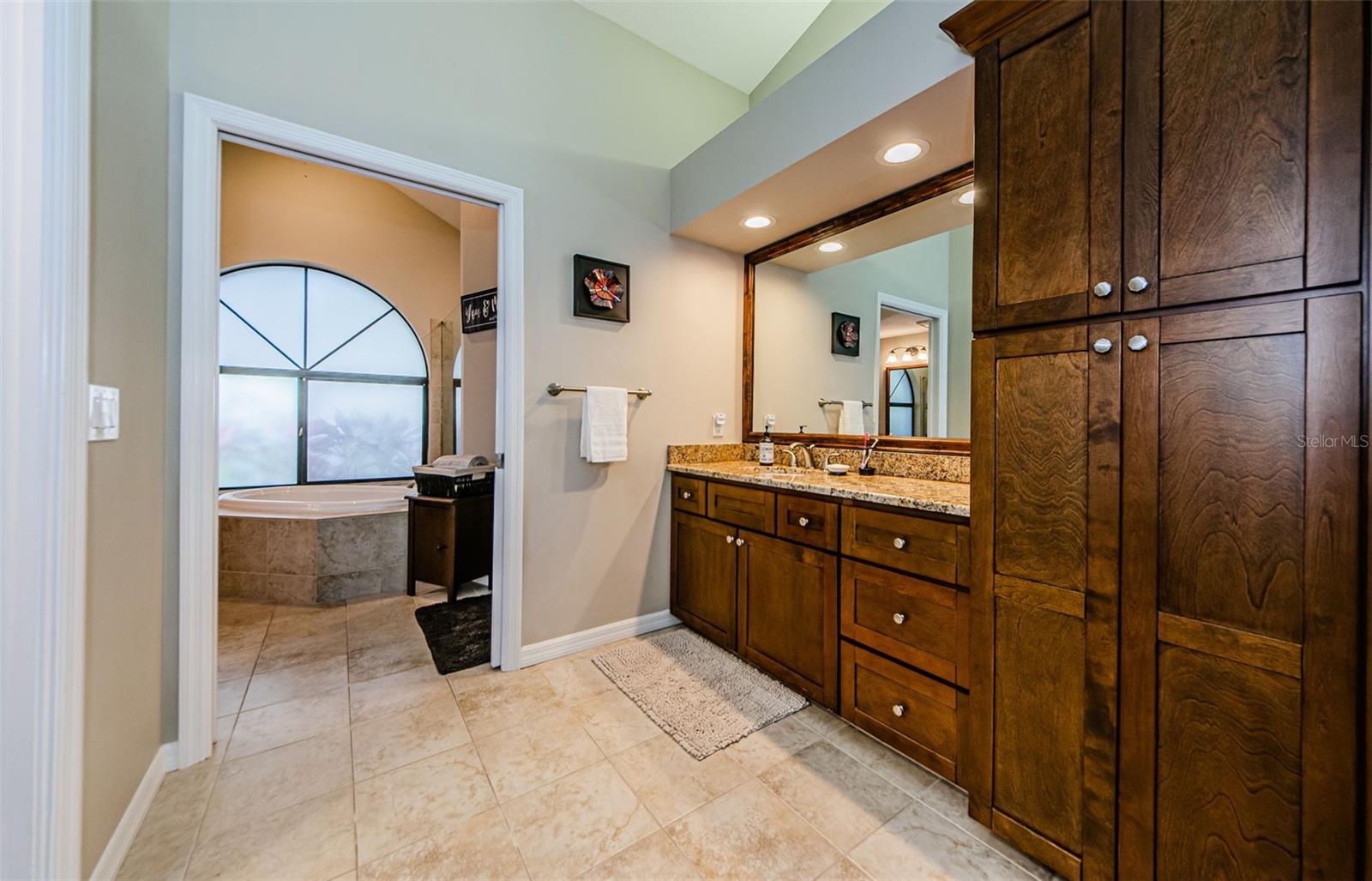 3910 BUCKINGHAM LOOP DR