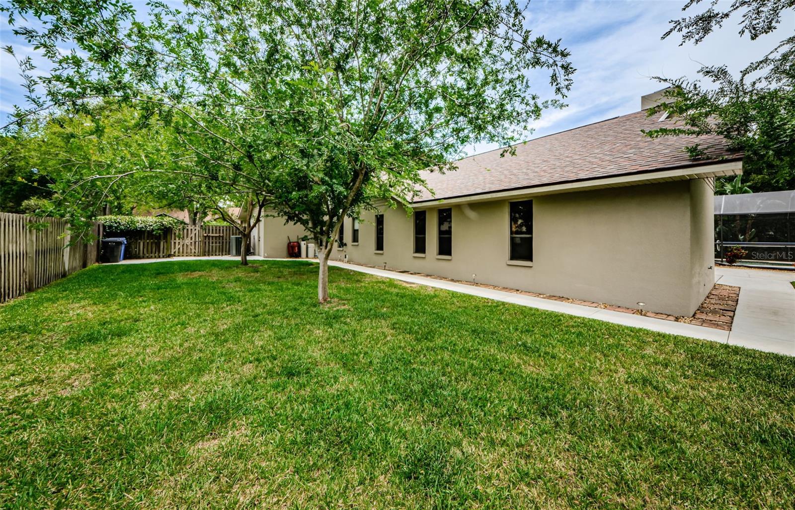 3910 BUCKINGHAM LOOP DR