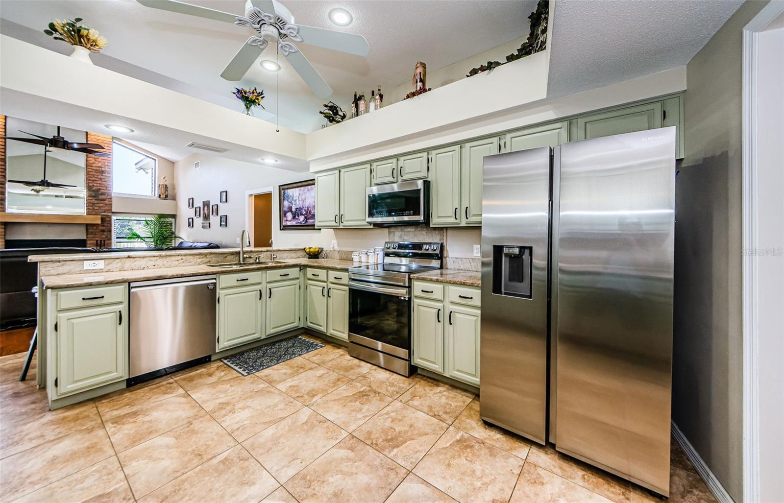 3910 BUCKINGHAM LOOP DR