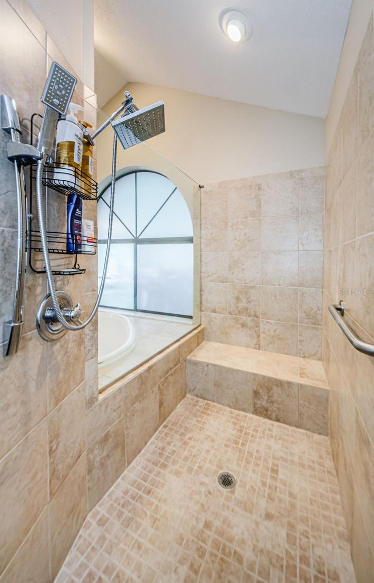 3910 BUCKINGHAM LOOP DR