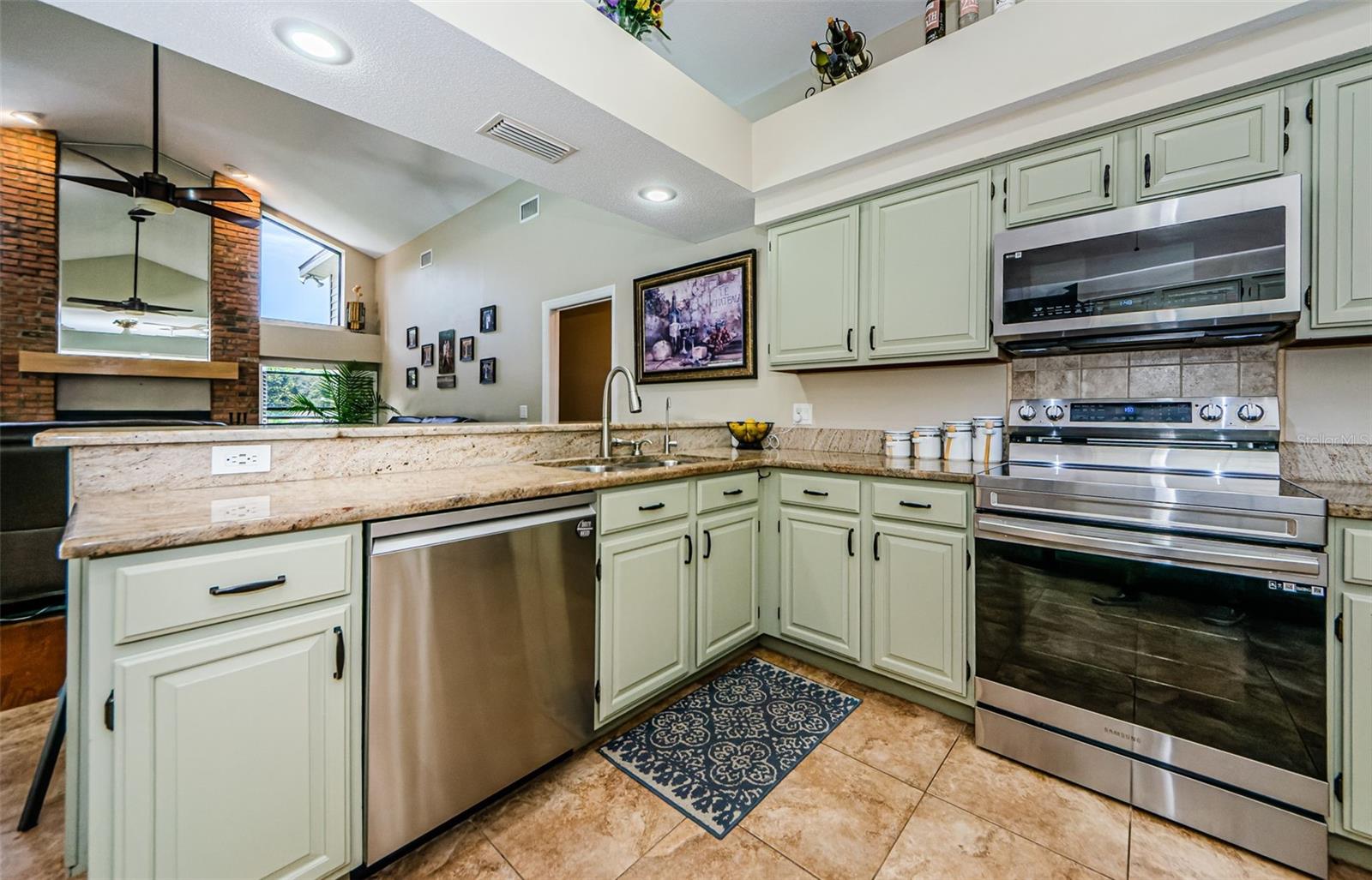 3910 BUCKINGHAM LOOP DR