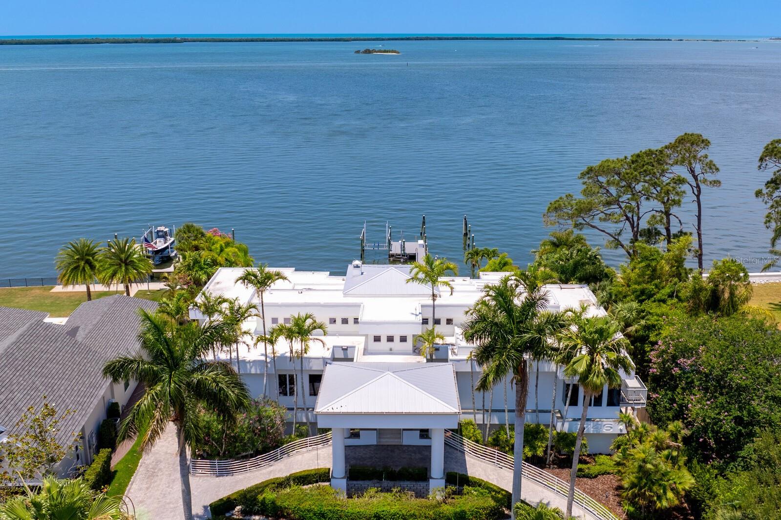 1746 SANTA BARBARA DR