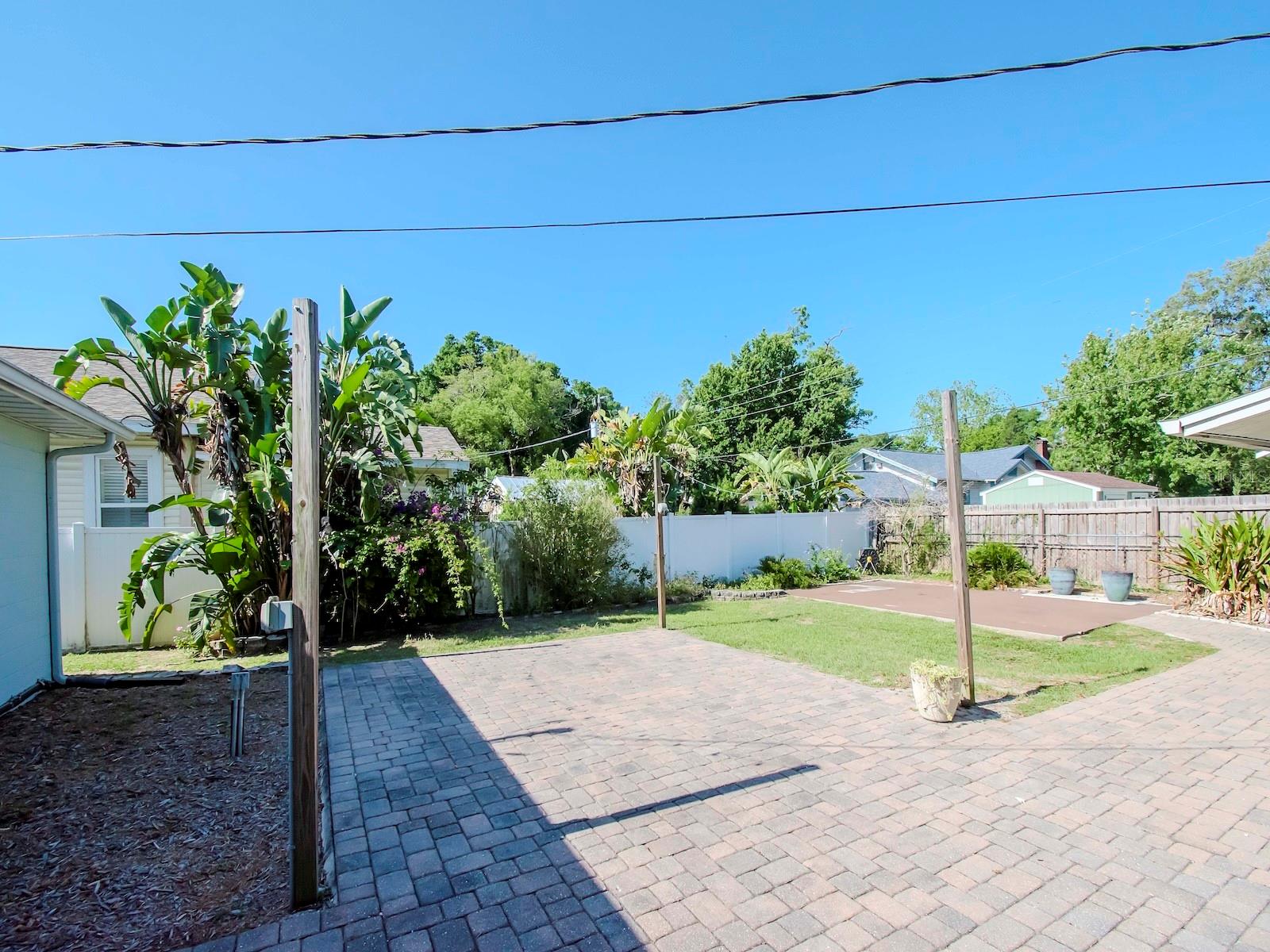 6016 N FLORA VISTA AVE