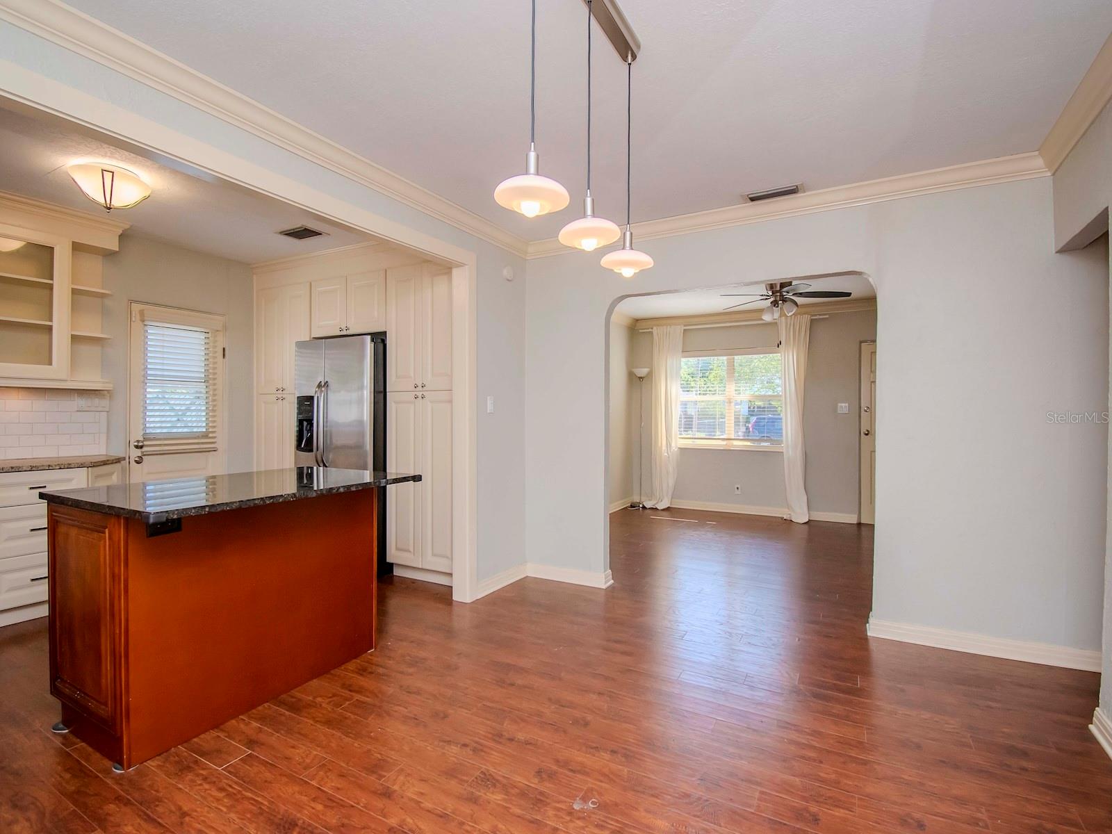 6016 N FLORA VISTA AVE