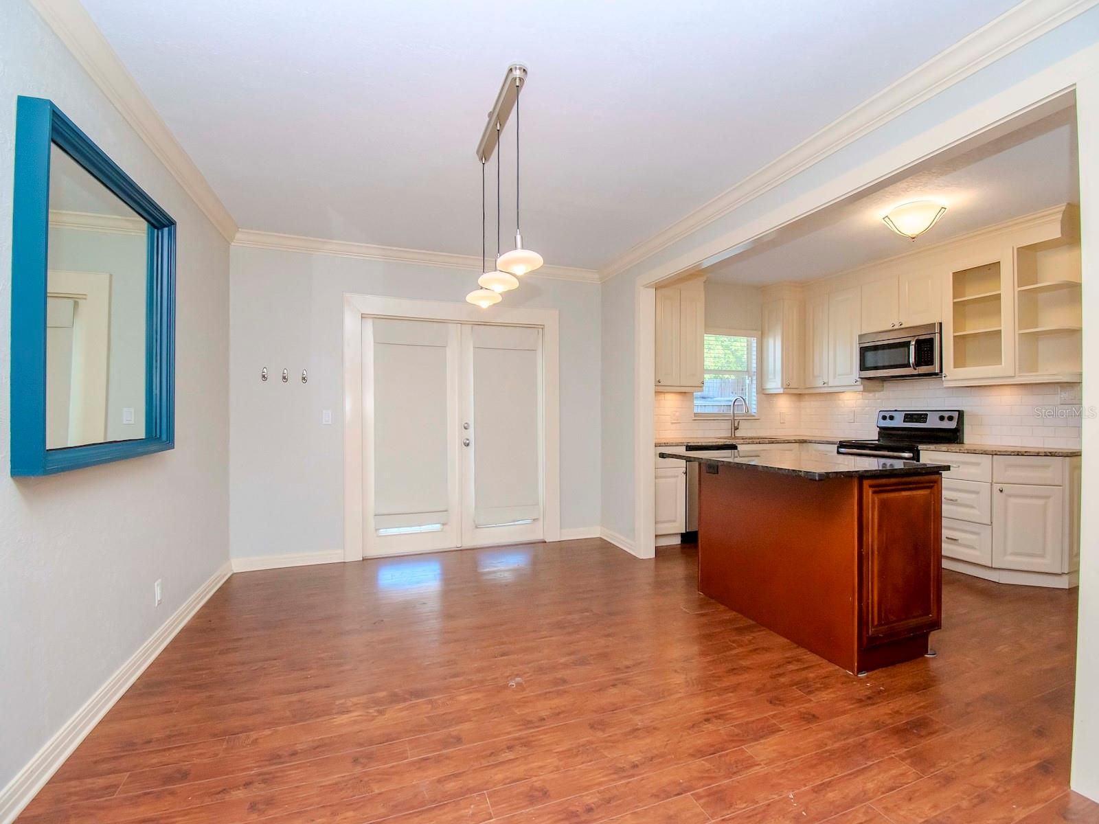 6016 N FLORA VISTA AVE