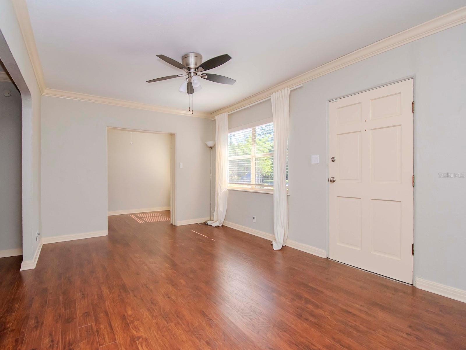 6016 N FLORA VISTA AVE