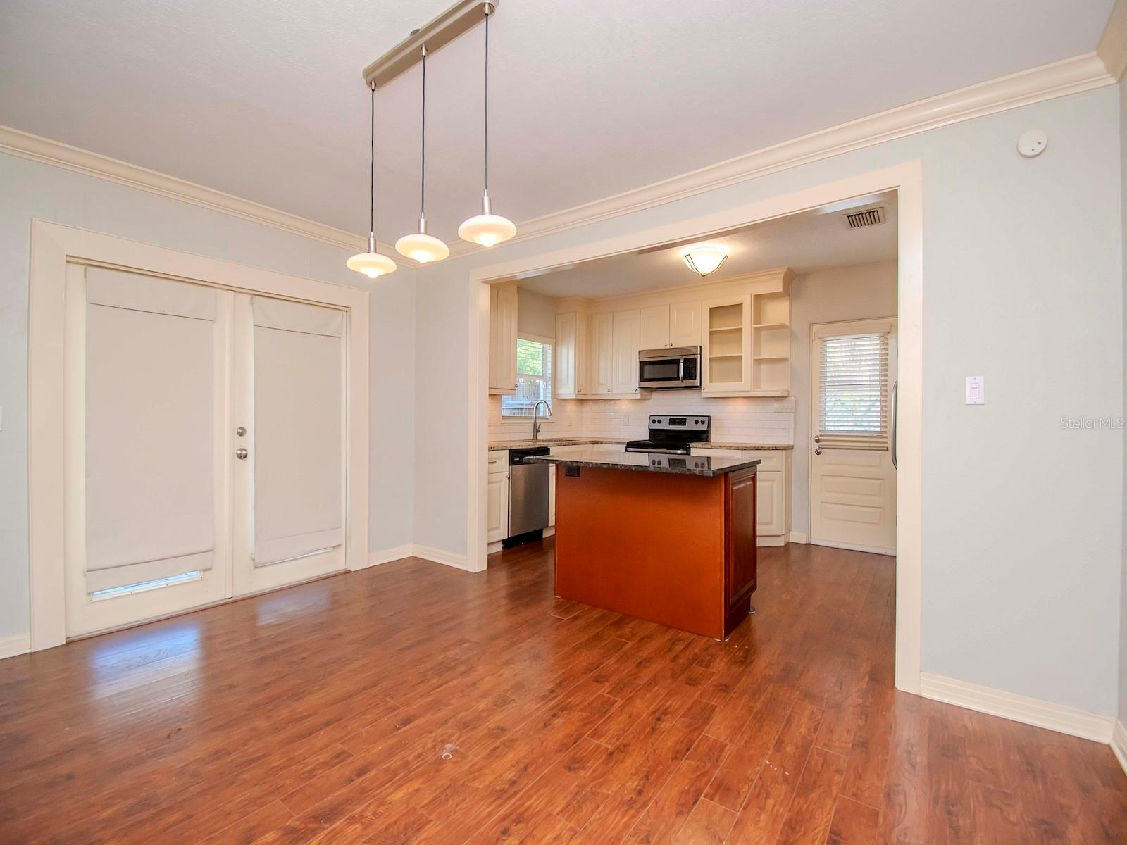 6016 N FLORA VISTA AVE