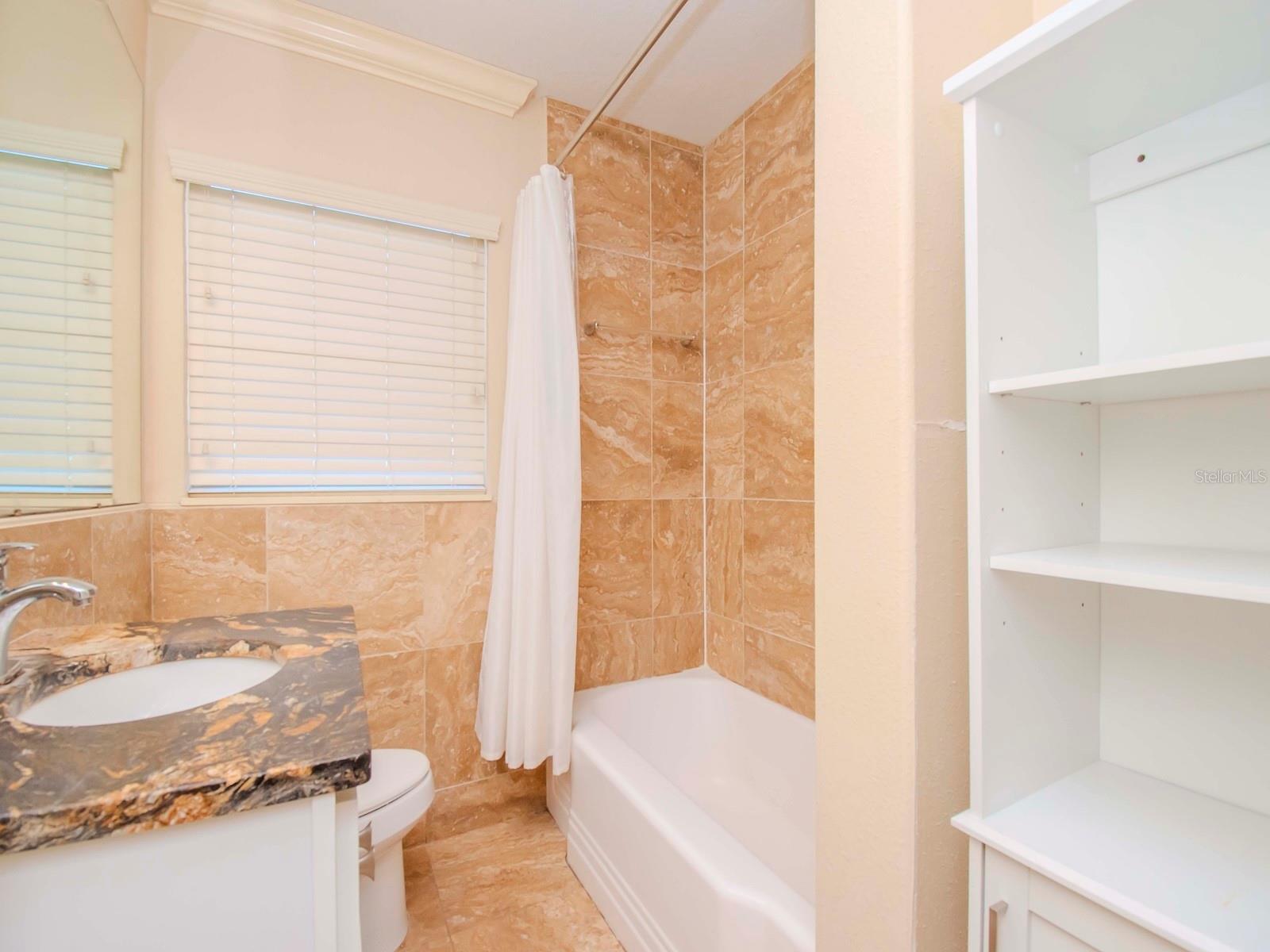 6016 N FLORA VISTA AVE