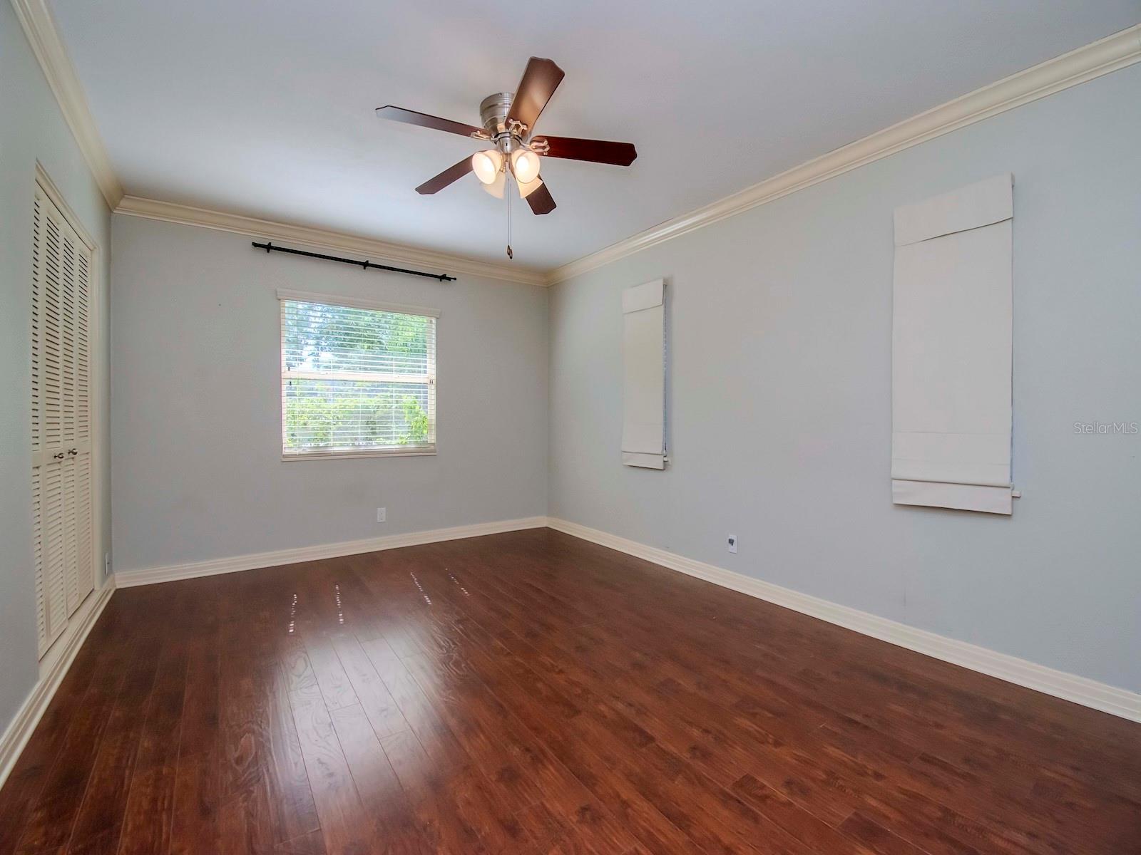 6016 N FLORA VISTA AVE