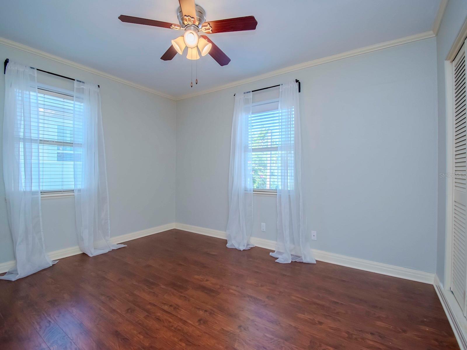 6016 N FLORA VISTA AVE