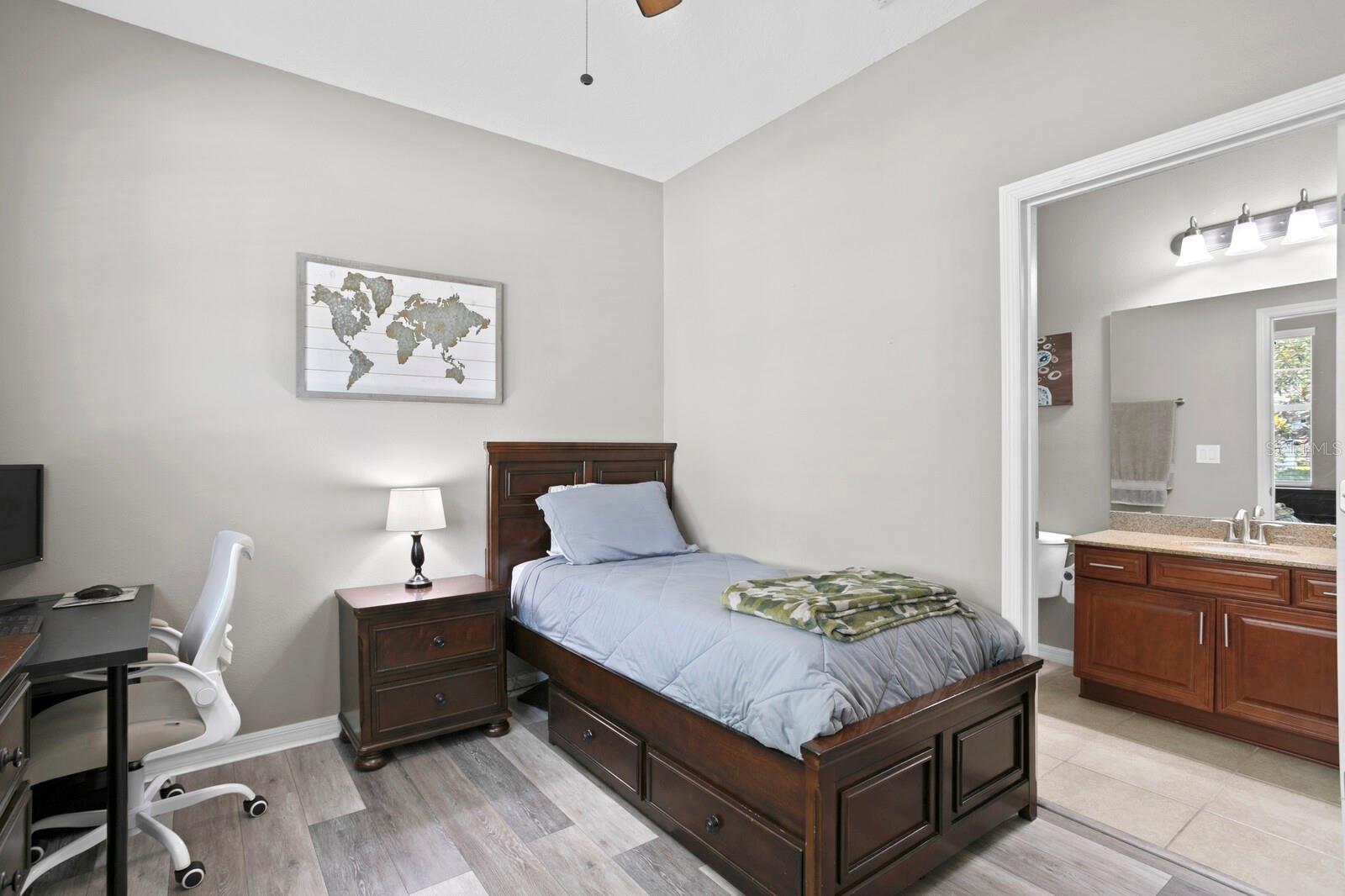 3817 EVERGREEN OAKS DR