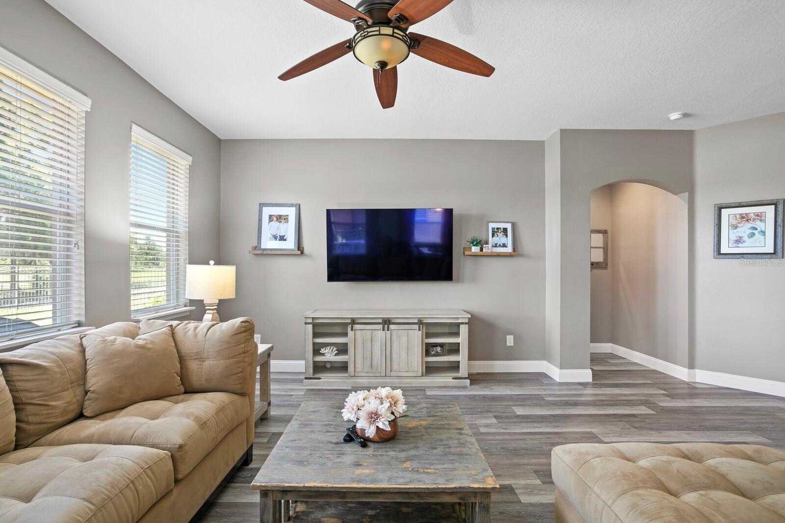 3817 EVERGREEN OAKS DR