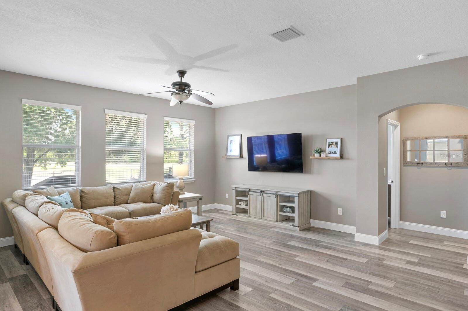 3817 EVERGREEN OAKS DR