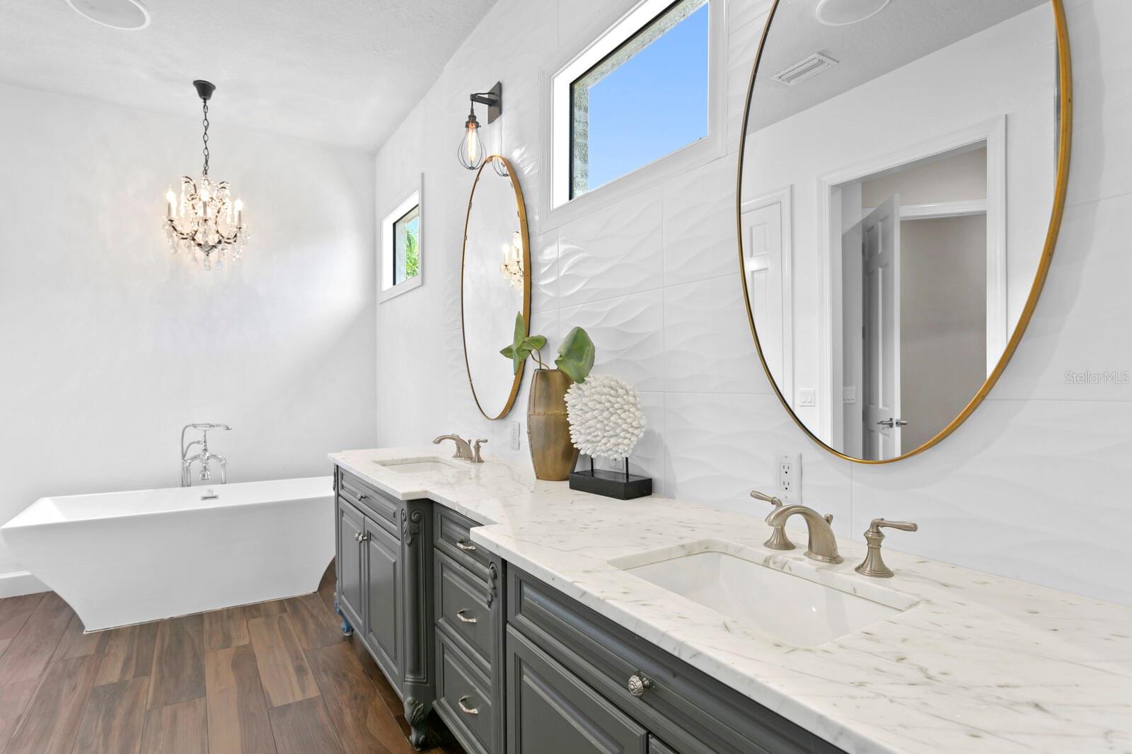 4123 CAUSEWAY VISTA DR