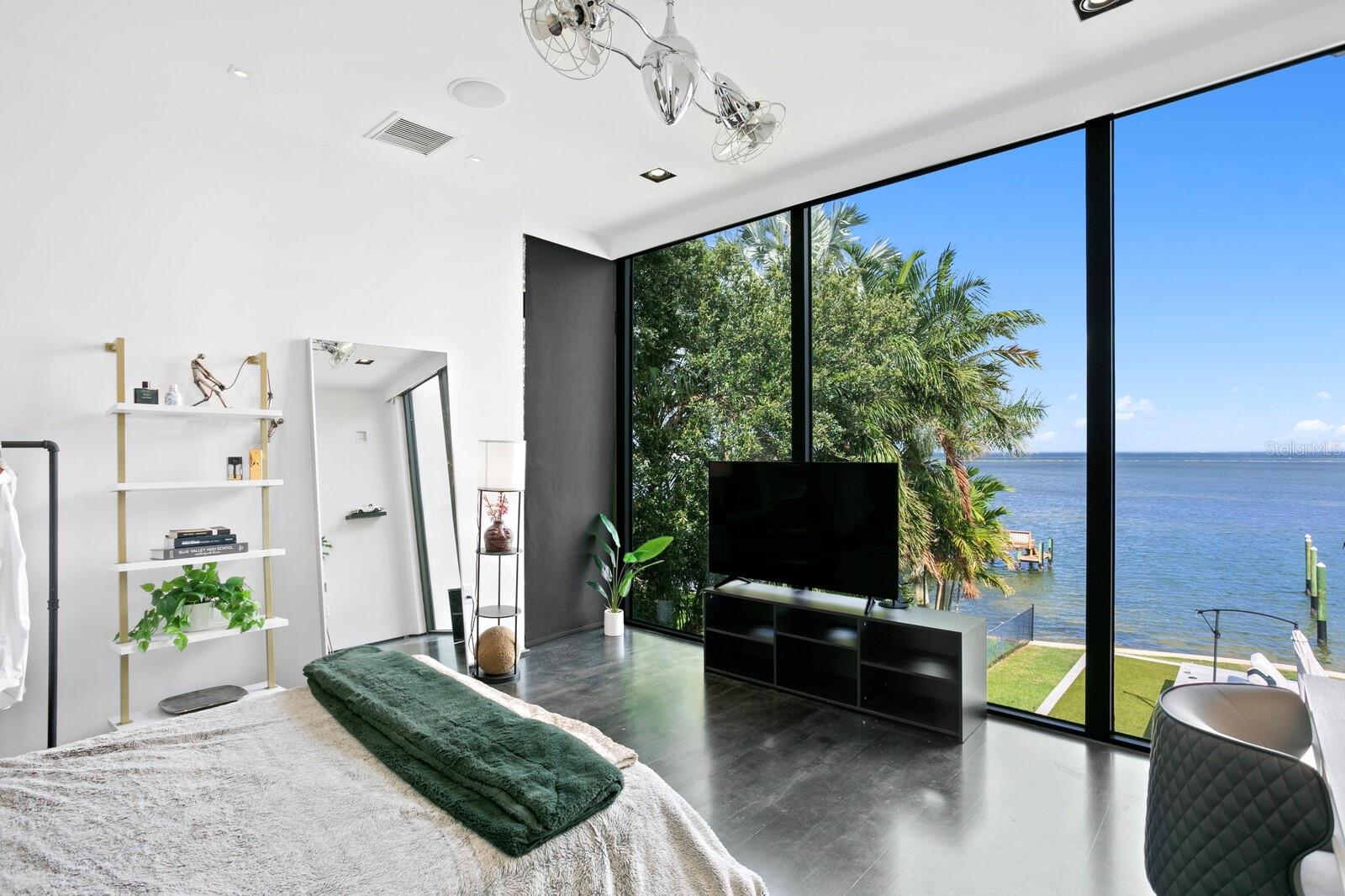 4611 BAYSHORE BLVD NE