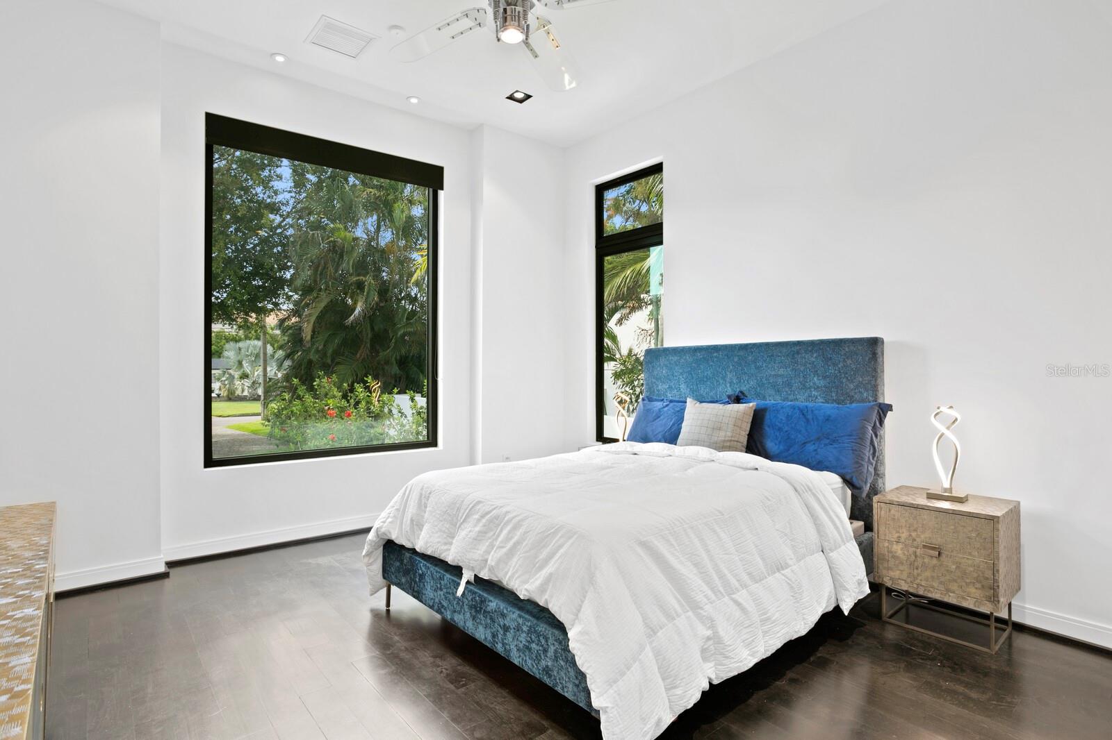 4611 BAYSHORE BLVD NE