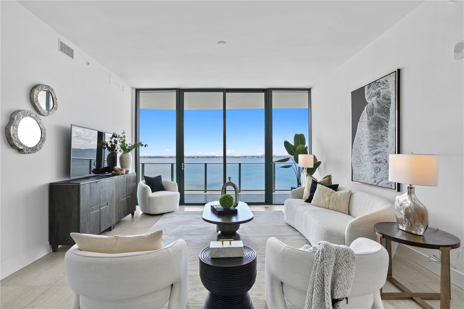 2912 W SANTIAGO ST #903