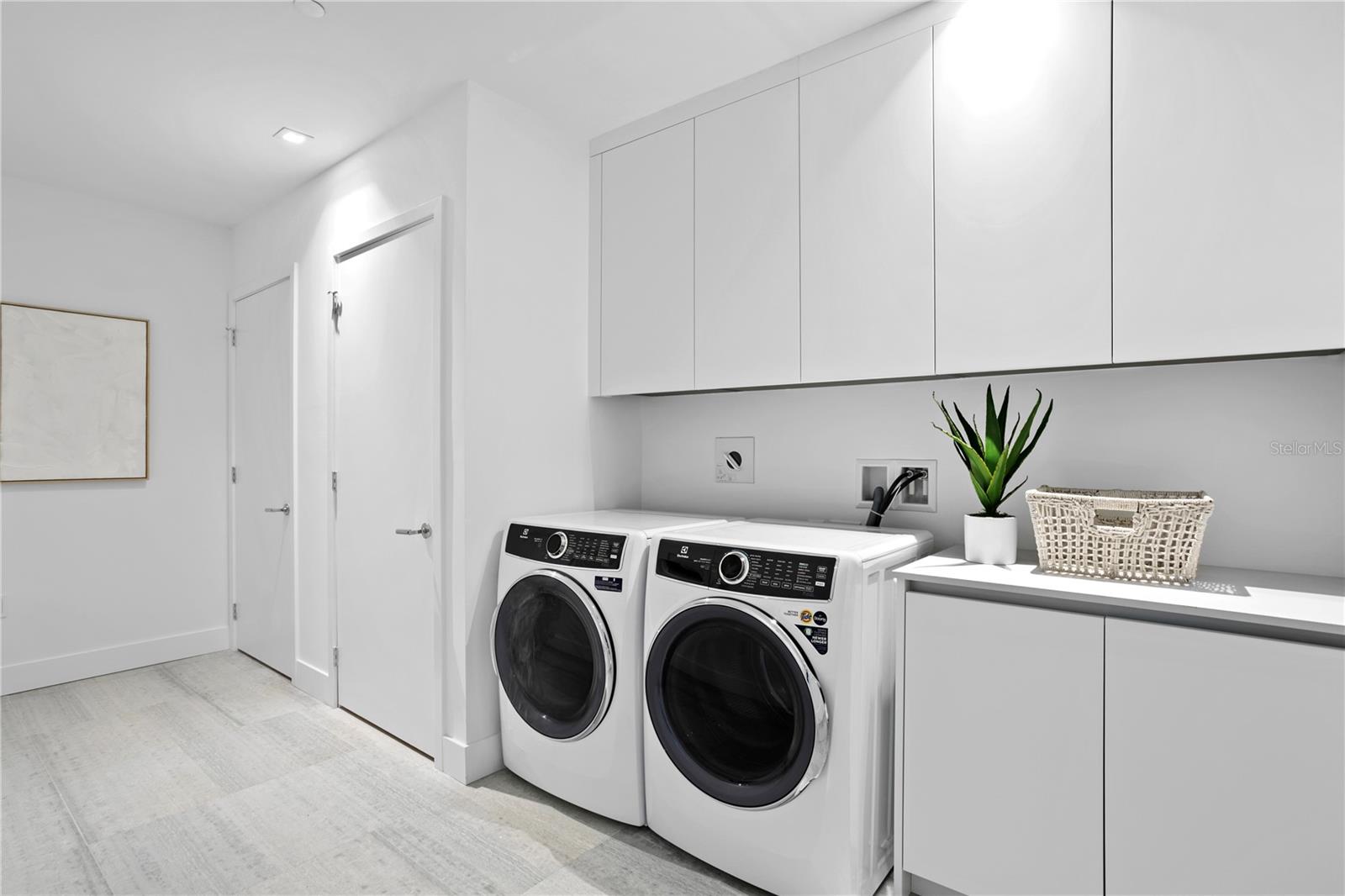 2912 W SANTIAGO ST #903