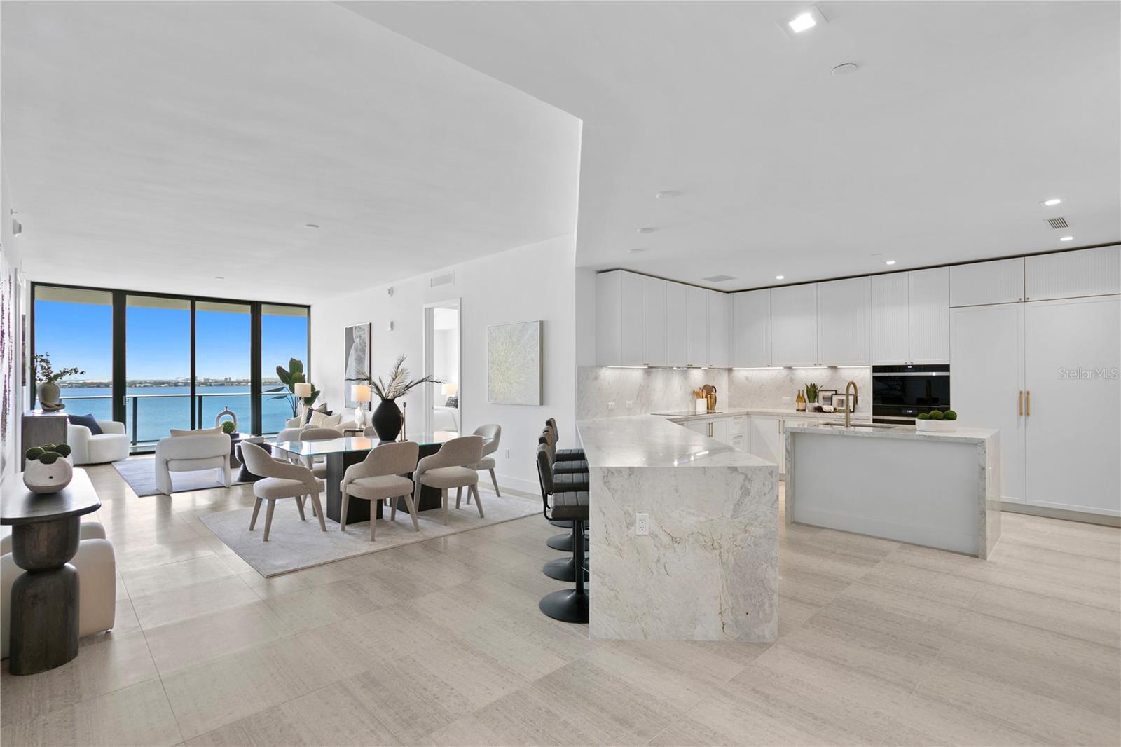 2912 W SANTIAGO ST #903