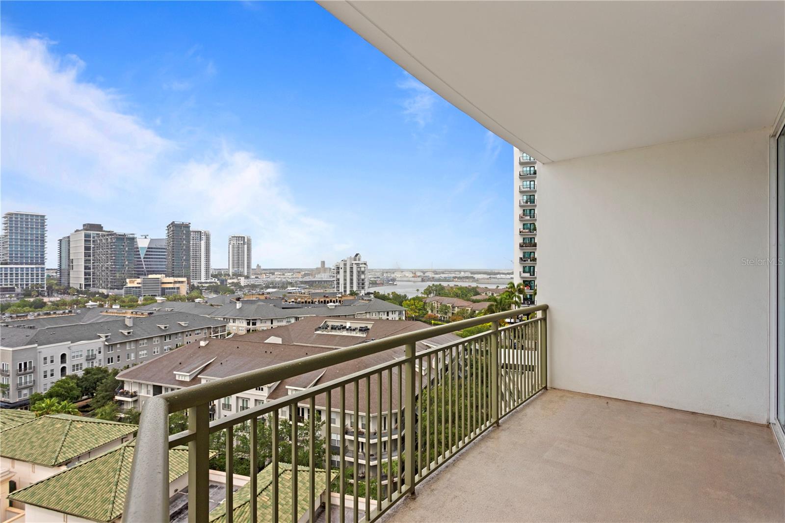 450 KNIGHTS RUN AVE #1105