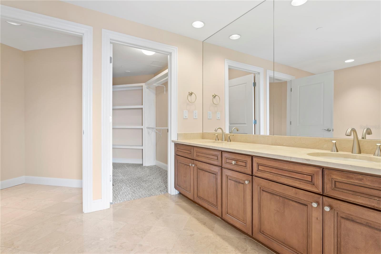 450 KNIGHTS RUN AVE #1105